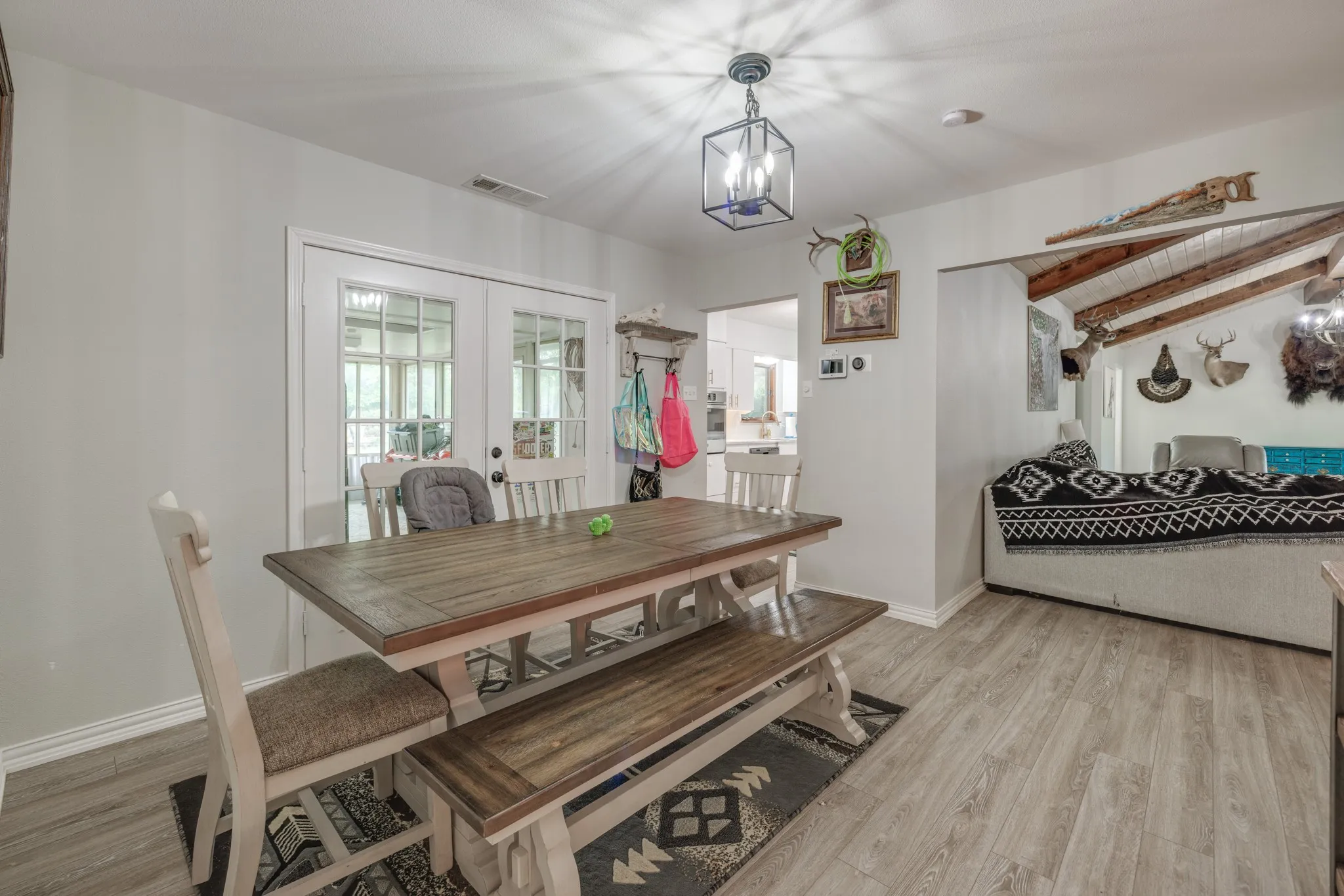 Single Family Residence For Sale in Taylor County , 636 Clark Road, Abilene, Texas 79602, 3 Bedroom, 2 Bathroom, 2 Garage spaces, 2,604 Sqft, built in 1977, Preowned, mls#21235643, Real Estate Agent in Abilene, Homes For Sale in Taylor county, Homes For Sale in Abilene, Realtor in Abilene Texas, Real Estate Brokerage Independent Realty Texas, Luminita Cordes Realtor