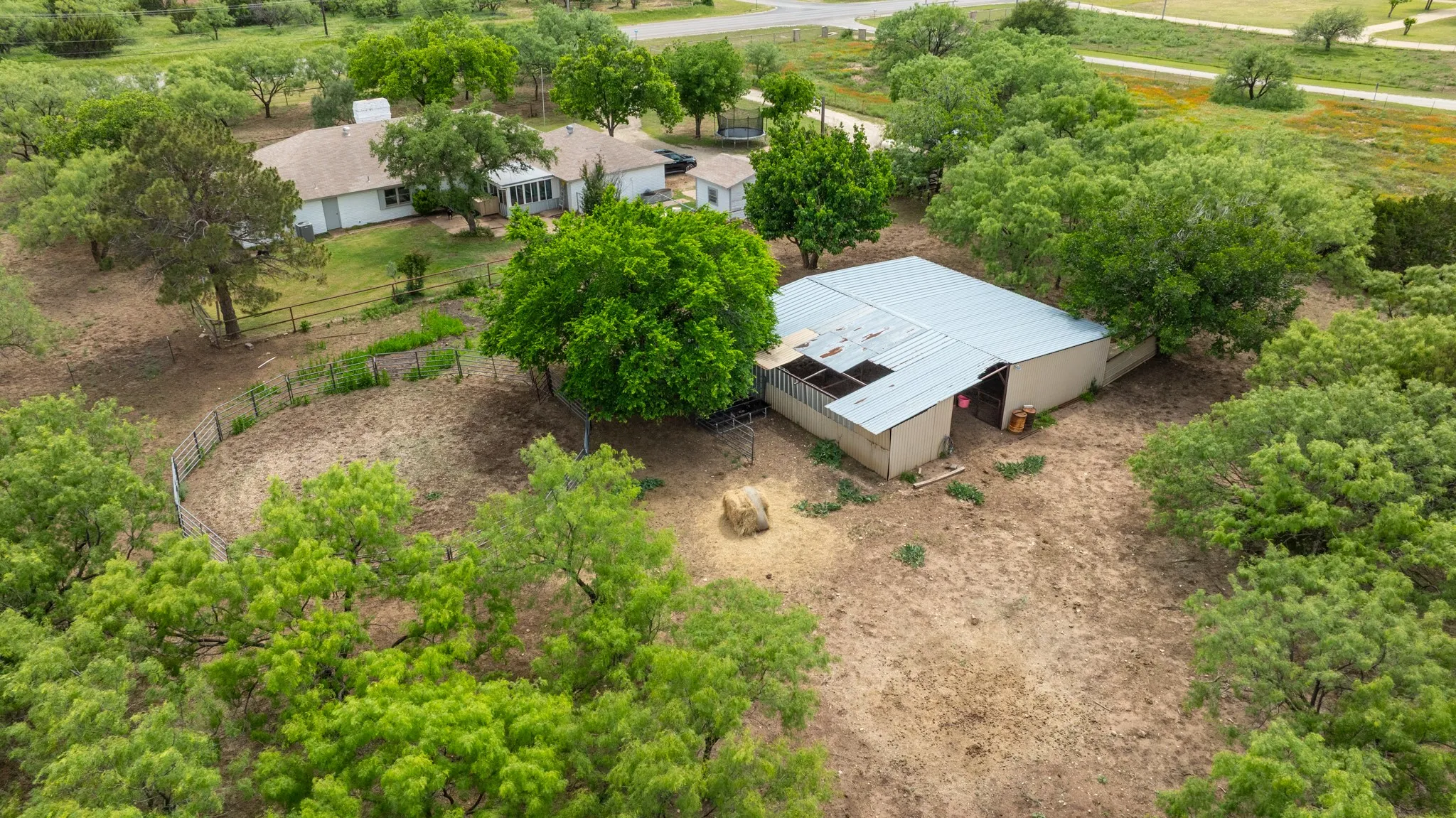 Single Family Residence For Sale in Taylor County , 636 Clark Road, Abilene, Texas 79602, 3 Bedroom, 2 Bathroom, 2 Garage spaces, 2,604 Sqft, built in 1977, Preowned, mls#21235643, Real Estate Agent in Abilene, Homes For Sale in Taylor county, Homes For Sale in Abilene, Realtor in Abilene Texas, Real Estate Brokerage Independent Realty Texas, Luminita Cordes Realtor