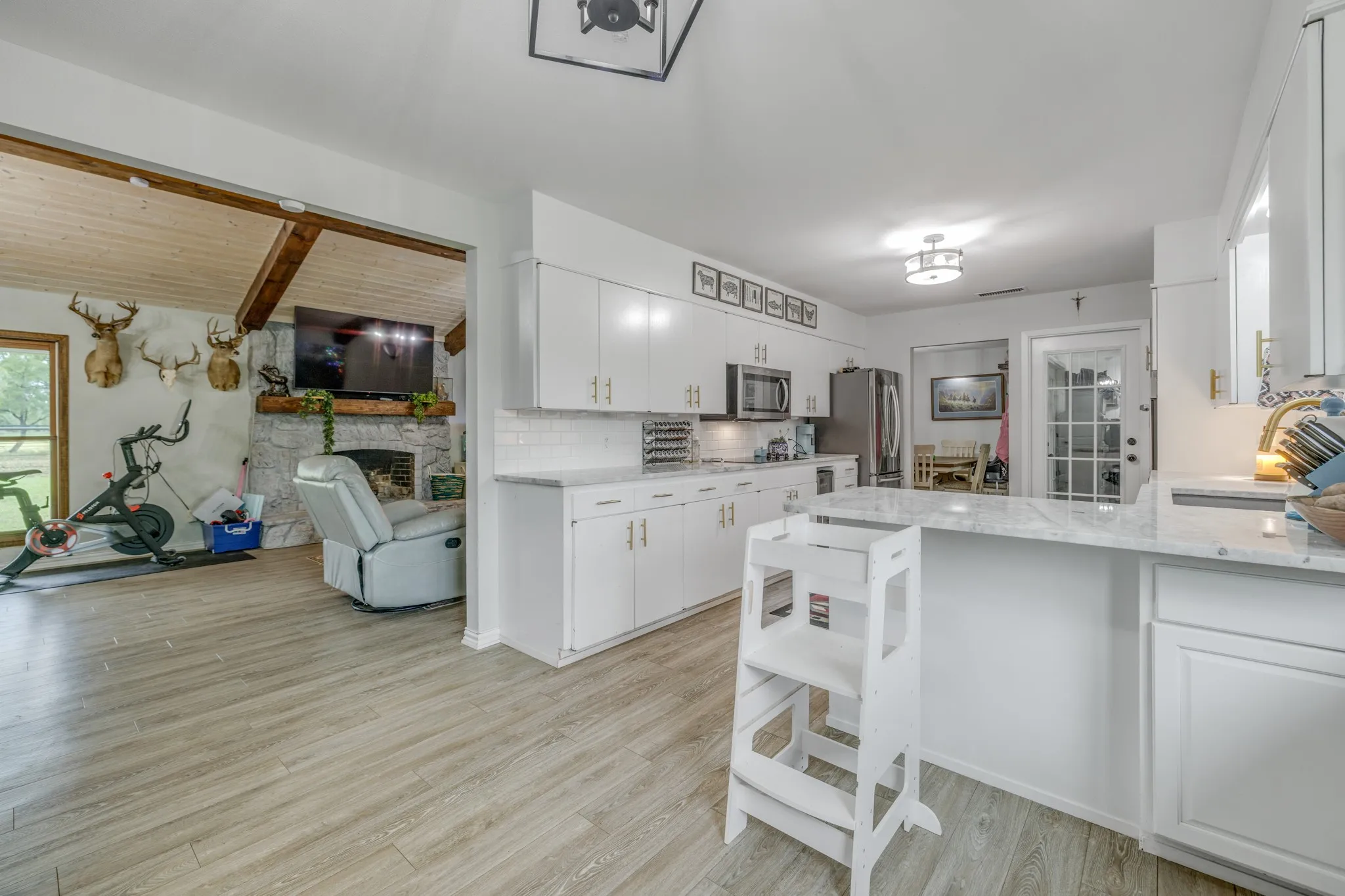 Single Family Residence For Sale in Taylor County , 636 Clark Road, Abilene, Texas 79602, 3 Bedroom, 2 Bathroom, 2 Garage spaces, 2,604 Sqft, built in 1977, Preowned, mls#21235643, Real Estate Agent in Abilene, Homes For Sale in Taylor county, Homes For Sale in Abilene, Realtor in Abilene Texas, Real Estate Brokerage Independent Realty Texas, Luminita Cordes Realtor