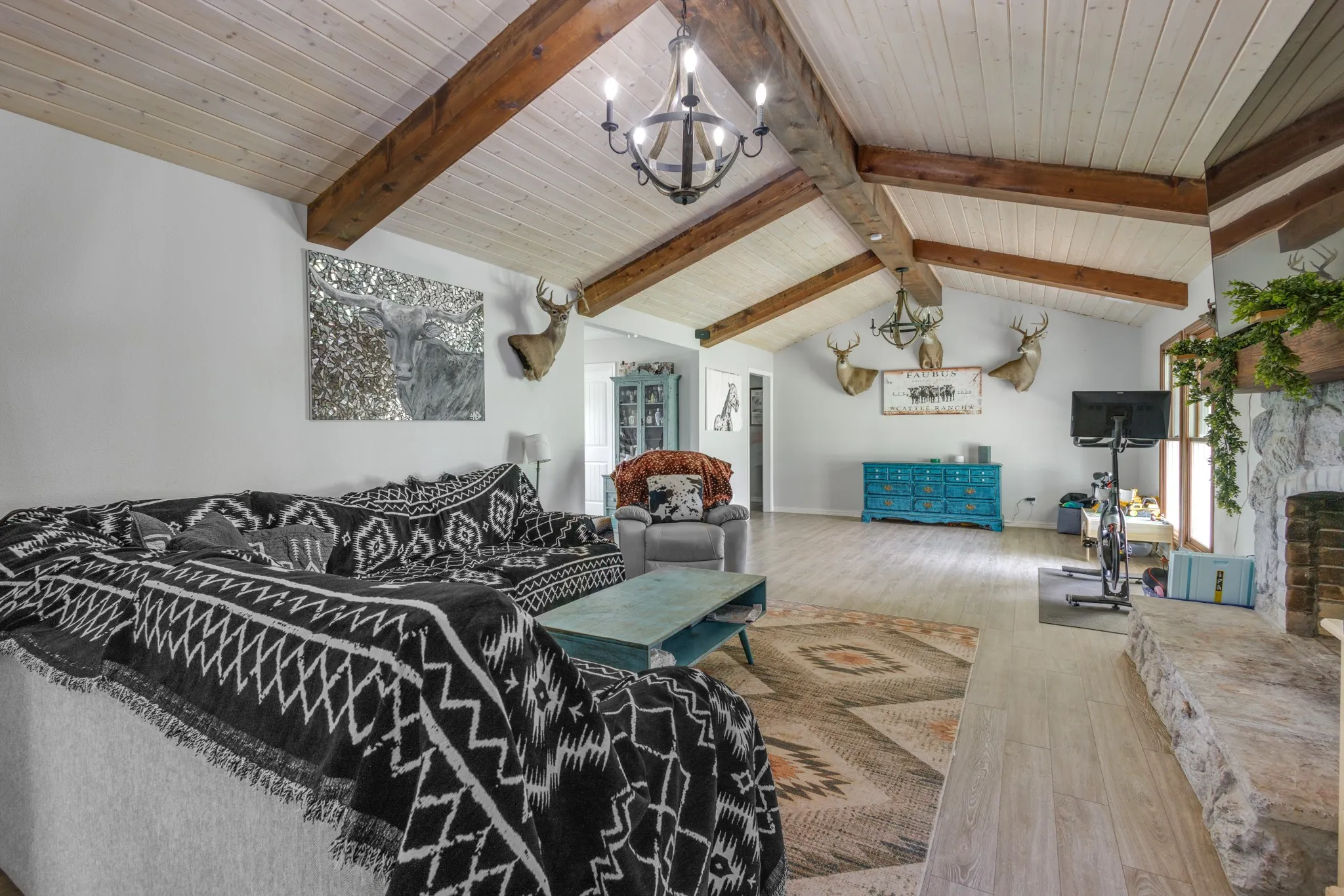 Single Family Residence For Sale in Taylor County , 636 Clark Road, Abilene, Texas 79602, 3 Bedroom, 2 Bathroom, 2 Garage spaces, 2,604 Sqft, built in 1977, Preowned, mls#21235643, Real Estate Agent in Abilene, Homes For Sale in Taylor county, Homes For Sale in Abilene, Realtor in Abilene Texas, Real Estate Brokerage Independent Realty Texas, Luminita Cordes Realtor