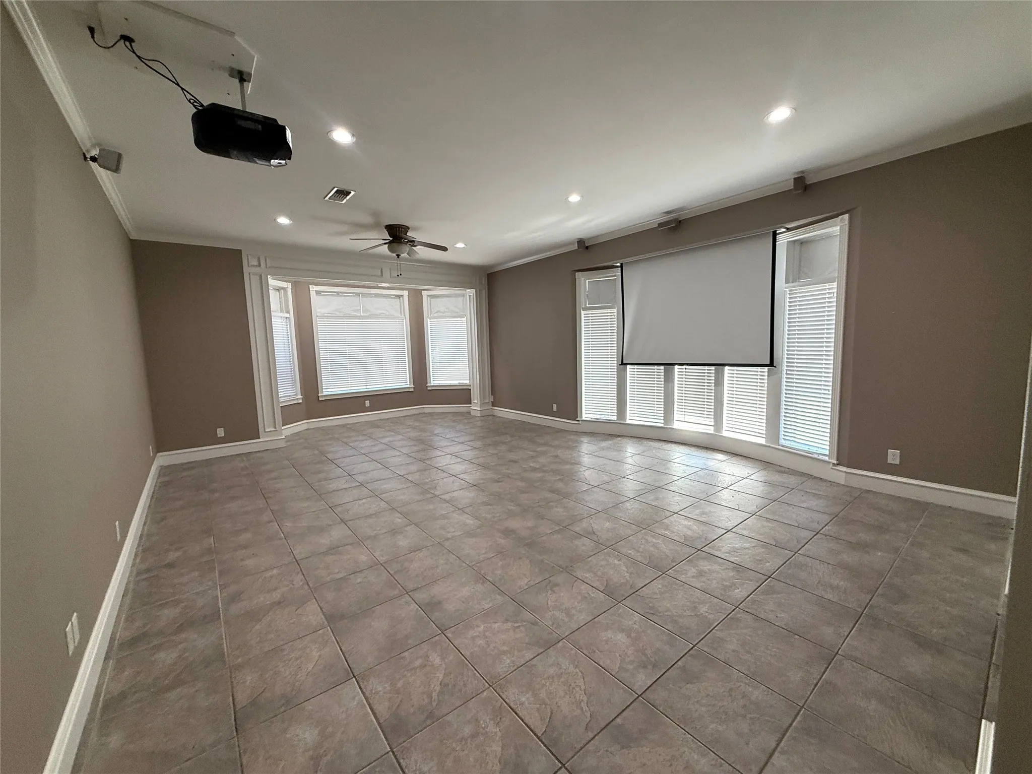 Single Family Residence For Sale in Titus County , 890 County Road 3240, Mt Pleasant, Texas 75455, 4 Bedroom, 5 Bathroom, 3 Garage spaces, 7,692 Sqft, built in 2002, Price $1,895,000, mls#21232776, Real Estate Agent in Mt Pleasant, Homes For Sale in Titus county, Homes For Sale in Mt Pleasant, Realtor in Mt Pleasant Texas, Real Estate Brokerage Independent Realty Texas, Luminita Cordes Realtor