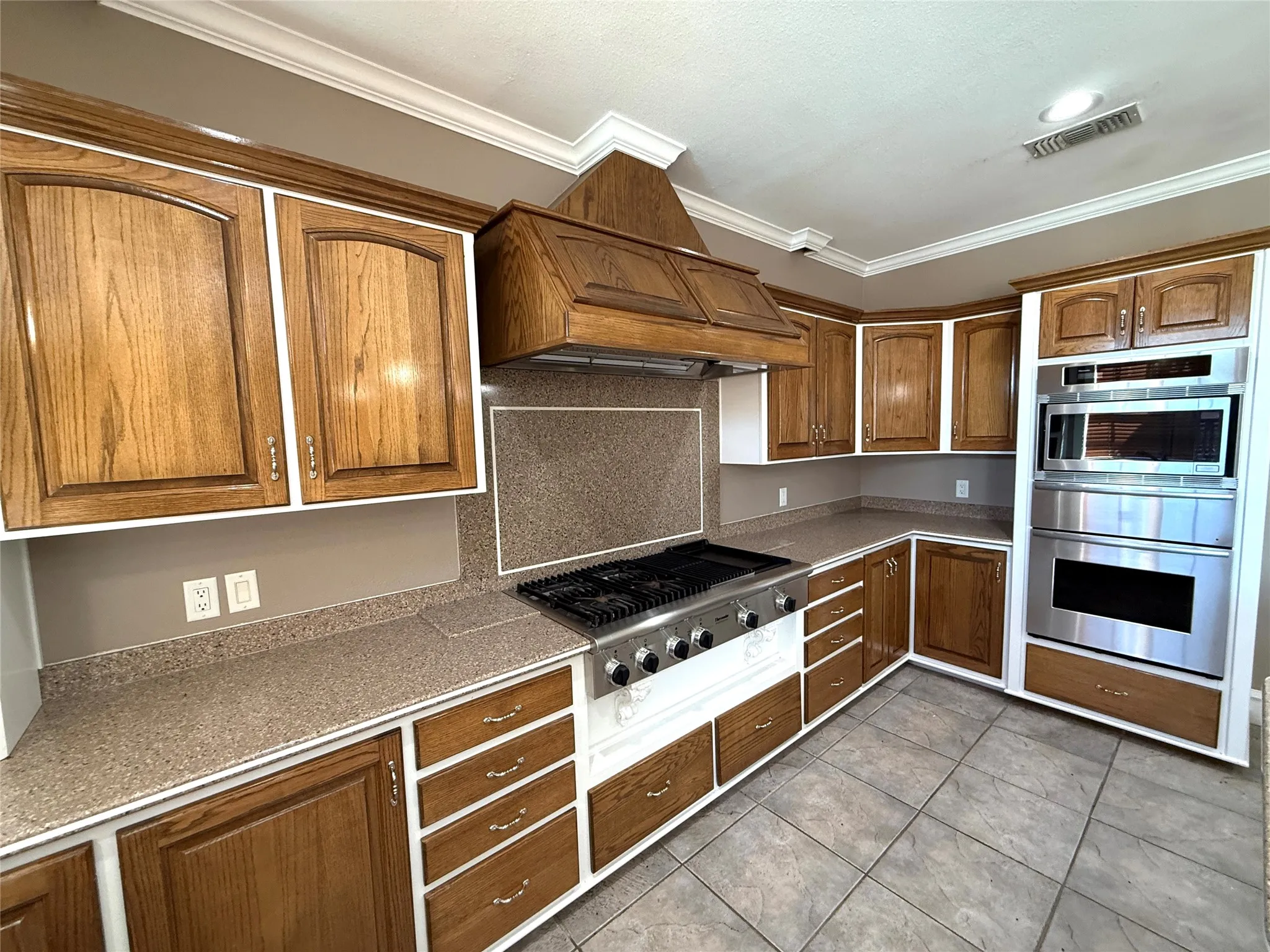 Single Family Residence For Sale in Titus County , 890 County Road 3240, Mt Pleasant, Texas 75455, 4 Bedroom, 5 Bathroom, 3 Garage spaces, 7,692 Sqft, built in 2002, Price $1,895,000, mls#21232776, Real Estate Agent in Mt Pleasant, Homes For Sale in Titus county, Homes For Sale in Mt Pleasant, Realtor in Mt Pleasant Texas, Real Estate Brokerage Independent Realty Texas, Luminita Cordes Realtor