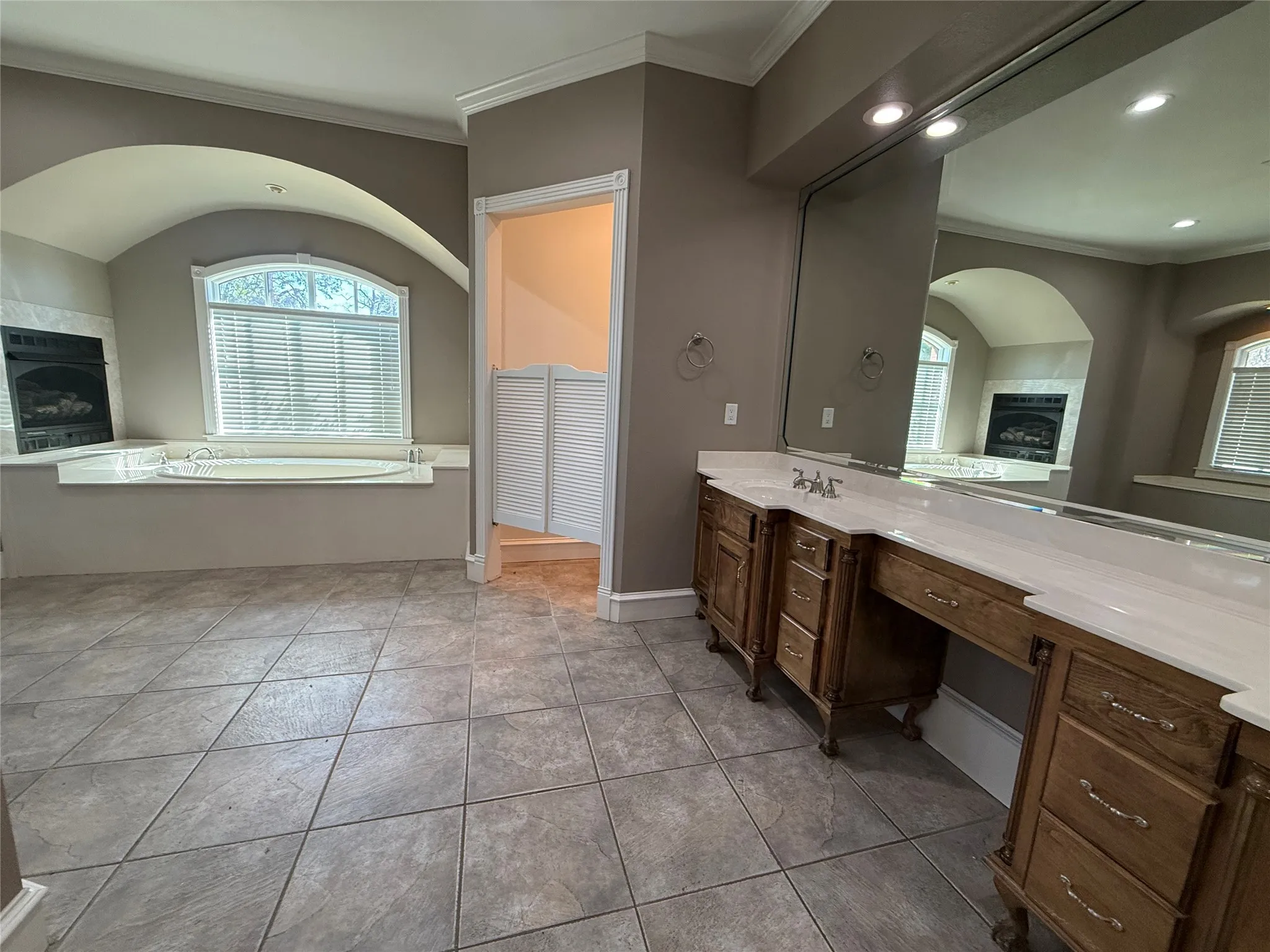 Single Family Residence For Sale in Titus County , 890 County Road 3240, Mt Pleasant, Texas 75455, 4 Bedroom, 5 Bathroom, 3 Garage spaces, 7,692 Sqft, built in 2002, Price $1,895,000, mls#21232776, Real Estate Agent in Mt Pleasant, Homes For Sale in Titus county, Homes For Sale in Mt Pleasant, Realtor in Mt Pleasant Texas, Real Estate Brokerage Independent Realty Texas, Luminita Cordes Realtor