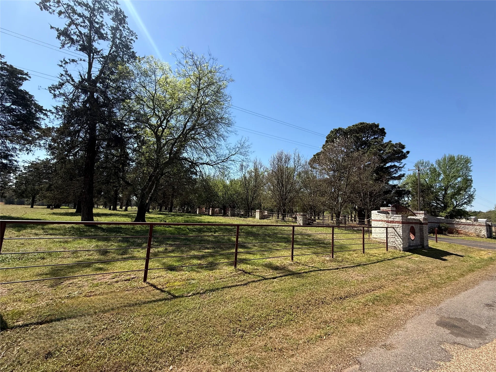 Single Family Residence For Sale in Titus County , 890 County Road 3240, Mt Pleasant, Texas 75455, 4 Bedroom, 5 Bathroom, 3 Garage spaces, 7,692 Sqft, built in 2002, Price $1,895,000, mls#21232776, Real Estate Agent in Mt Pleasant, Homes For Sale in Titus county, Homes For Sale in Mt Pleasant, Realtor in Mt Pleasant Texas, Real Estate Brokerage Independent Realty Texas, Luminita Cordes Realtor