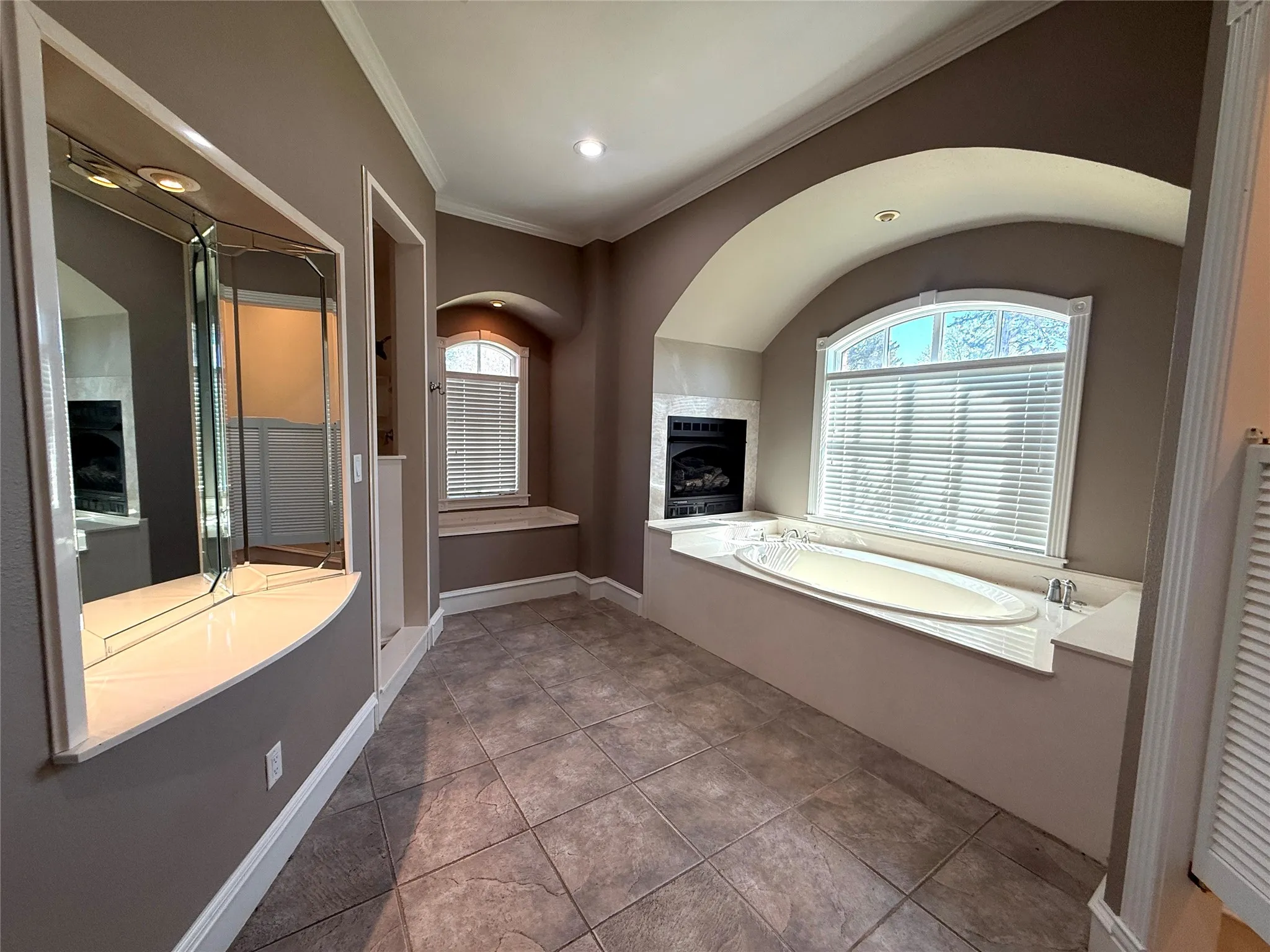 Single Family Residence For Sale in Titus County , 890 County Road 3240, Mt Pleasant, Texas 75455, 4 Bedroom, 5 Bathroom, 3 Garage spaces, 7,692 Sqft, built in 2002, Price $1,895,000, mls#21232776, Real Estate Agent in Mt Pleasant, Homes For Sale in Titus county, Homes For Sale in Mt Pleasant, Realtor in Mt Pleasant Texas, Real Estate Brokerage Independent Realty Texas, Luminita Cordes Realtor