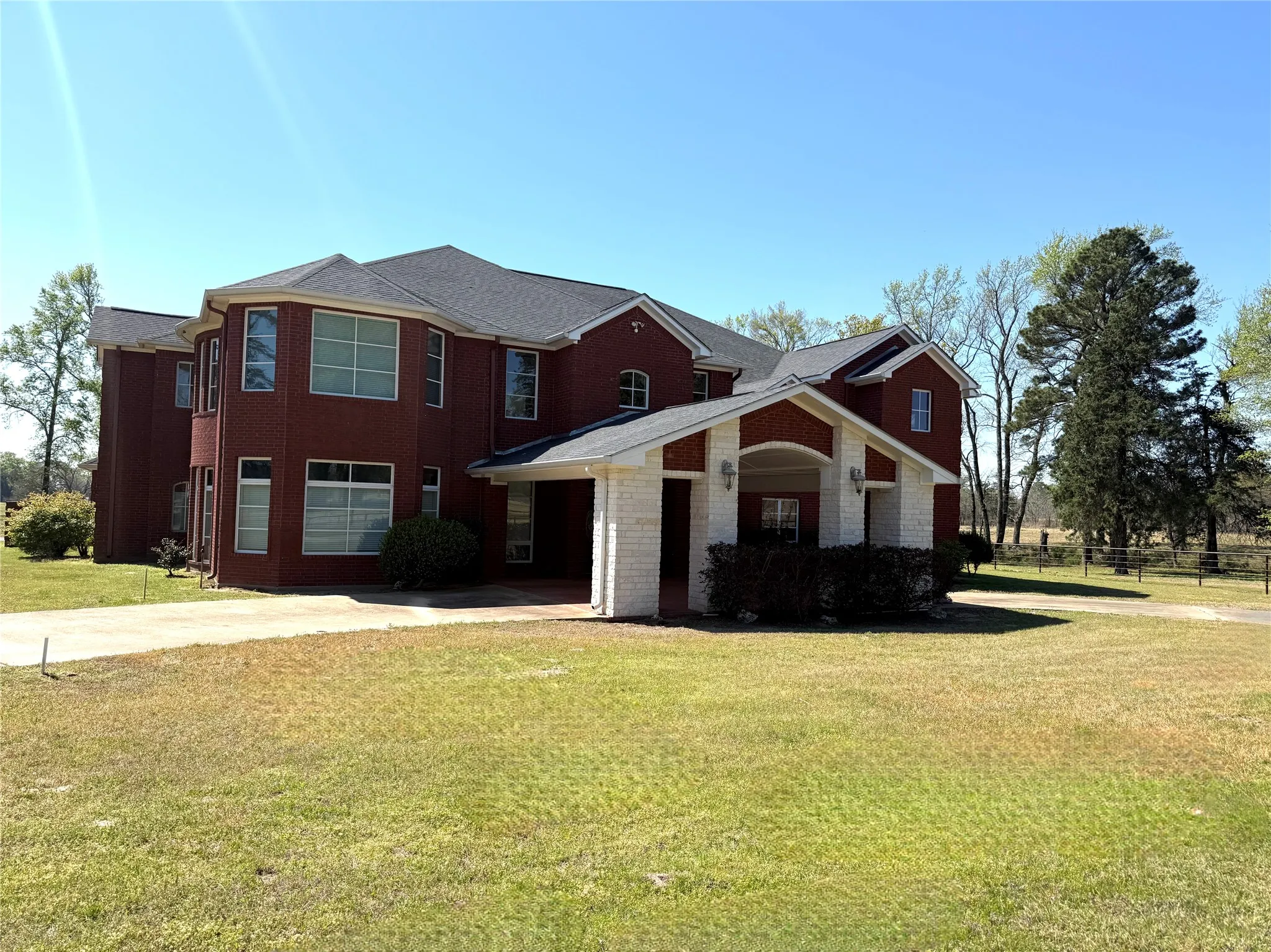 Single Family Residence For Sale in Titus County , 890 County Road 3240, Mt Pleasant, Texas 75455, 4 Bedroom, 5 Bathroom, 3 Garage spaces, 7,692 Sqft, built in 2002, Price $1,895,000, mls#21232776, Real Estate Agent in Mt Pleasant, Homes For Sale in Titus county, Homes For Sale in Mt Pleasant, Realtor in Mt Pleasant Texas, Real Estate Brokerage Independent Realty Texas, Luminita Cordes Realtor