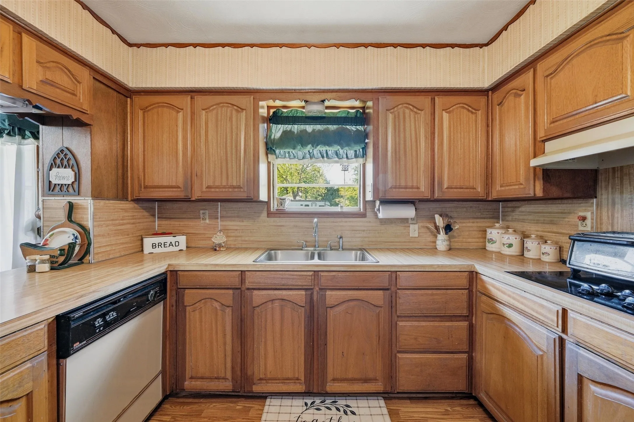 Single Family Residence For Sale in Fannin County , 619 W Hayes Street, Savoy, Texas 75479, 4 Bedroom, 2 Bathroom, Garage spaces, 1,734 Sqft, built in 1964, Preowned, mls#21226591, Real Estate Agent in Savoy, Homes For Sale in Fannin county, Homes For Sale in Savoy, Realtor in Savoy Texas, Real Estate Brokerage Independent Realty Texas, Luminita Cordes Realtor