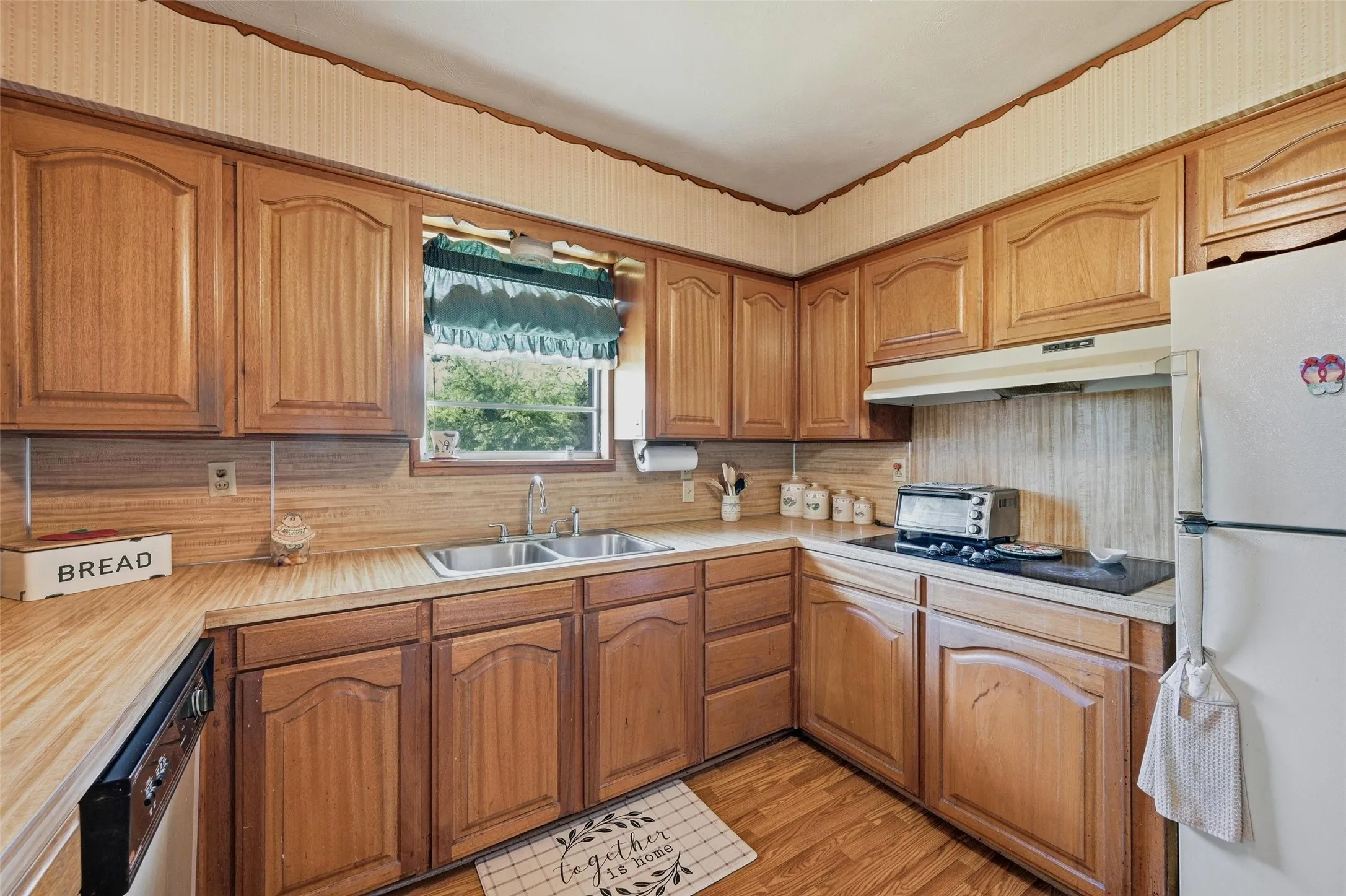 Single Family Residence For Sale in Fannin County , 619 W Hayes Street, Savoy, Texas 75479, 4 Bedroom, 2 Bathroom, Garage spaces, 1,734 Sqft, built in 1964, Preowned, mls#21226591, Real Estate Agent in Savoy, Homes For Sale in Fannin county, Homes For Sale in Savoy, Realtor in Savoy Texas, Real Estate Brokerage Independent Realty Texas, Luminita Cordes Realtor