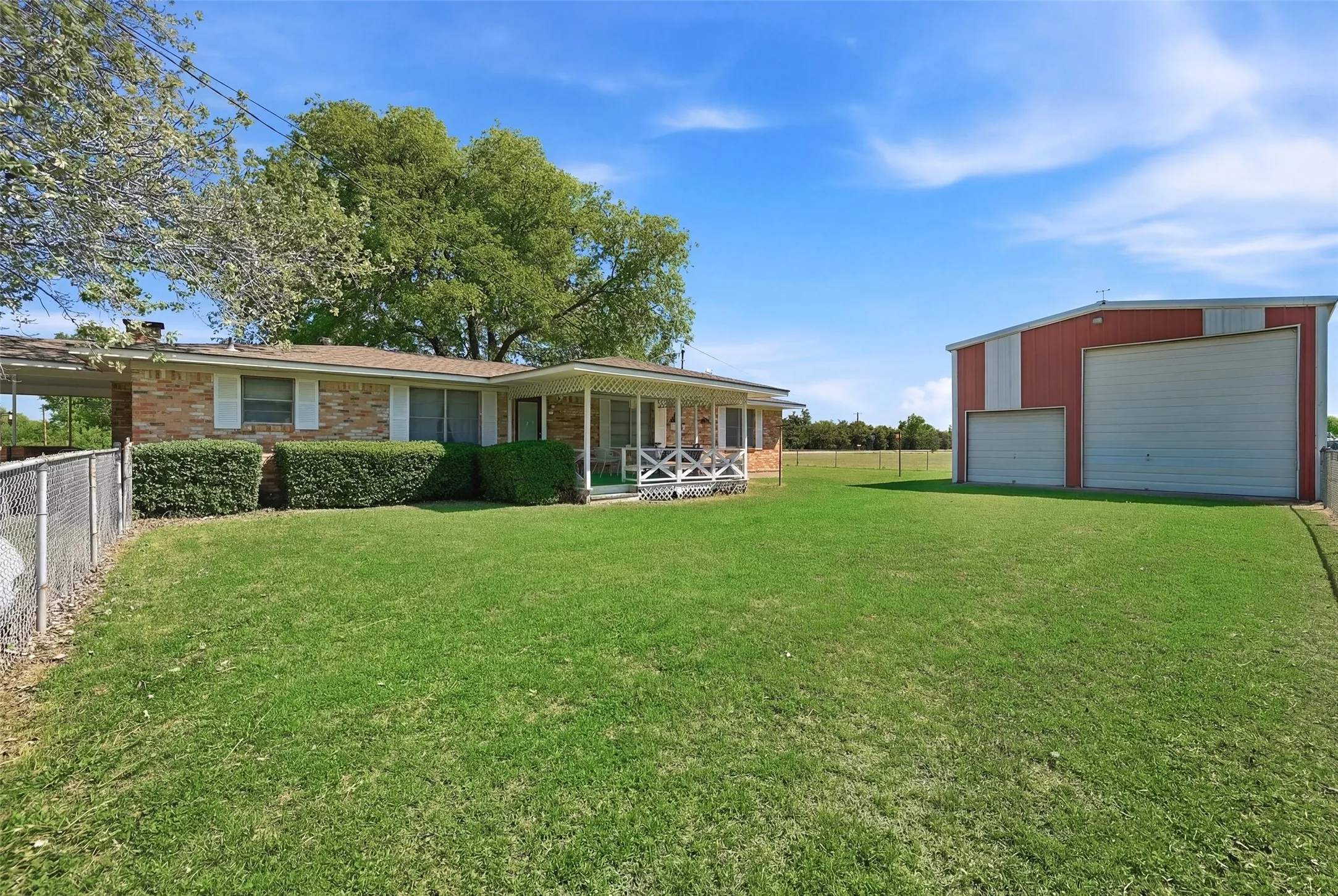 Single Family Residence For Sale in Fannin County , 619 W Hayes Street, Savoy, Texas 75479, 4 Bedroom, 2 Bathroom, Garage spaces, 1,734 Sqft, built in 1964, Preowned, mls#21226591, Real Estate Agent in Savoy, Homes For Sale in Fannin county, Homes For Sale in Savoy, Realtor in Savoy Texas, Real Estate Brokerage Independent Realty Texas, Luminita Cordes Realtor