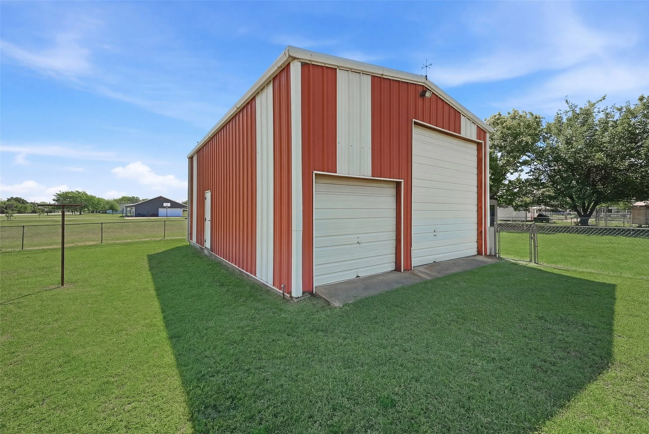 Workshop/Garage has electricity and water