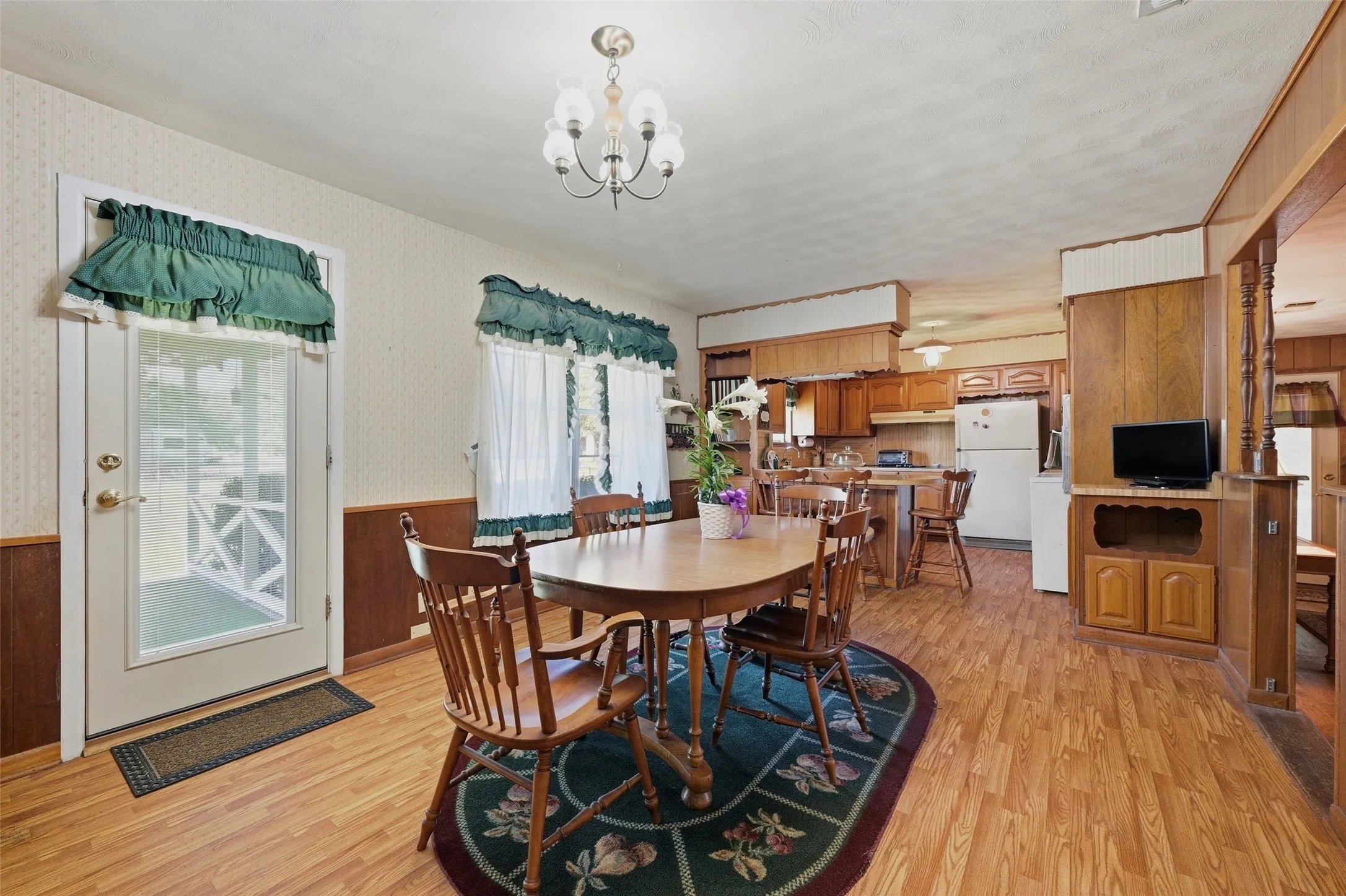 Dining Area into Kitchen