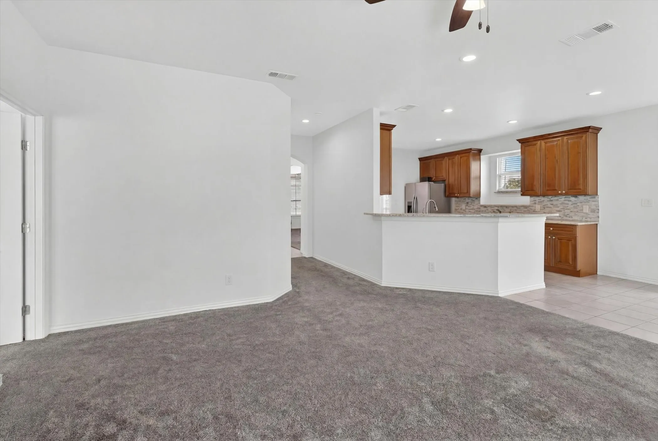Single Family Residence For Sale in Tarrant County , 3304 Landhope Circle, Arlington, Texas 76016, 3 Bedroom, 2 Bathroom, 2 Garage spaces, 2,006 Sqft, built in 2001, mls#21235668, Real Estate Agent in Arlington, Homes For Sale in Tarrant county, Homes For Sale in Arlington, Realtor in Arlington Texas, Real Estate Brokerage Independent Realty Texas, Luminita Cordes Realtor