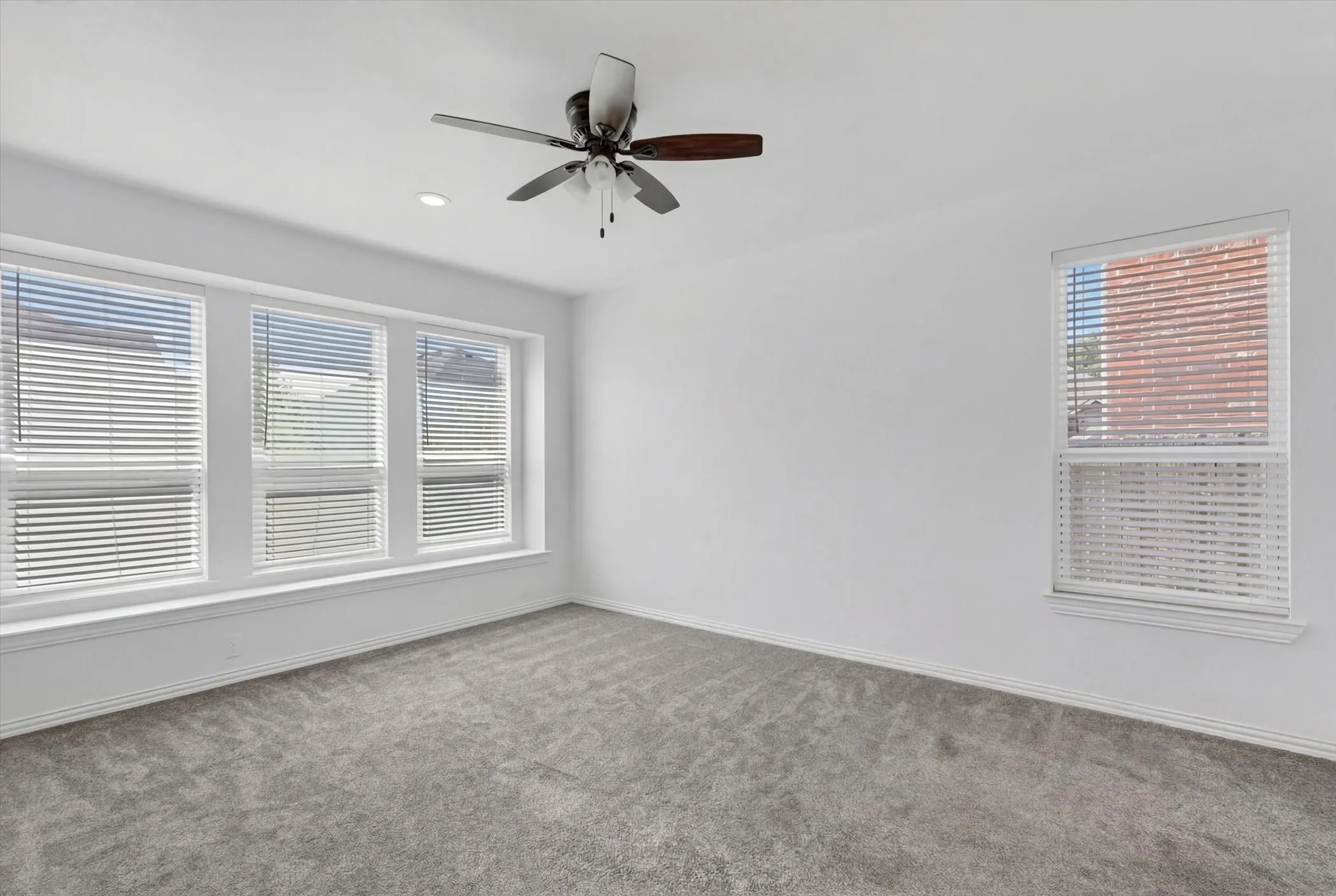 Single Family Residence For Sale in Tarrant County , 3304 Landhope Circle, Arlington, Texas 76016, 3 Bedroom, 2 Bathroom, 2 Garage spaces, 2,006 Sqft, built in 2001, mls#21235668, Real Estate Agent in Arlington, Homes For Sale in Tarrant county, Homes For Sale in Arlington, Realtor in Arlington Texas, Real Estate Brokerage Independent Realty Texas, Luminita Cordes Realtor