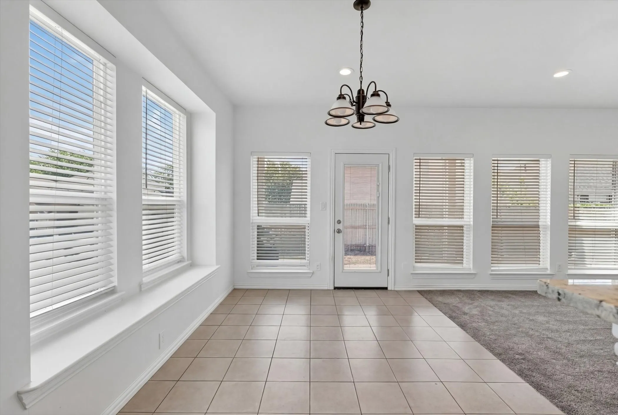 Single Family Residence For Sale in Tarrant County , 3304 Landhope Circle, Arlington, Texas 76016, 3 Bedroom, 2 Bathroom, 2 Garage spaces, 2,006 Sqft, built in 2001, mls#21235668, Real Estate Agent in Arlington, Homes For Sale in Tarrant county, Homes For Sale in Arlington, Realtor in Arlington Texas, Real Estate Brokerage Independent Realty Texas, Luminita Cordes Realtor