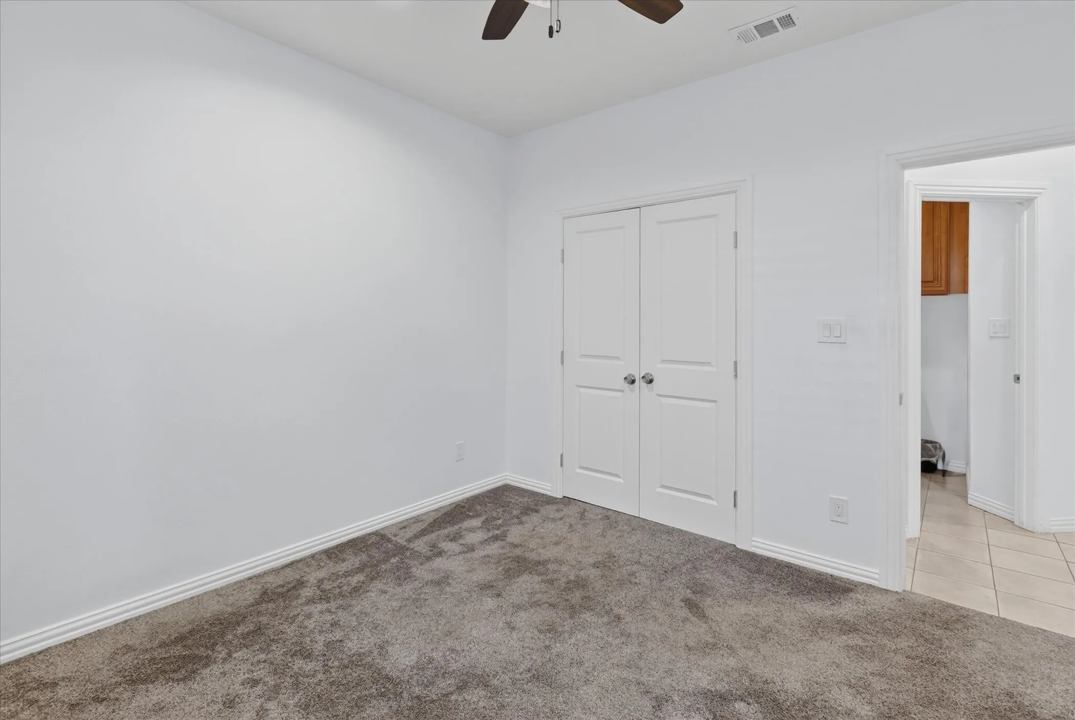 Single Family Residence For Sale in Tarrant County , 3304 Landhope Circle, Arlington, Texas 76016, 3 Bedroom, 2 Bathroom, 2 Garage spaces, 2,006 Sqft, built in 2001, mls#21235668, Real Estate Agent in Arlington, Homes For Sale in Tarrant county, Homes For Sale in Arlington, Realtor in Arlington Texas, Real Estate Brokerage Independent Realty Texas, Luminita Cordes Realtor