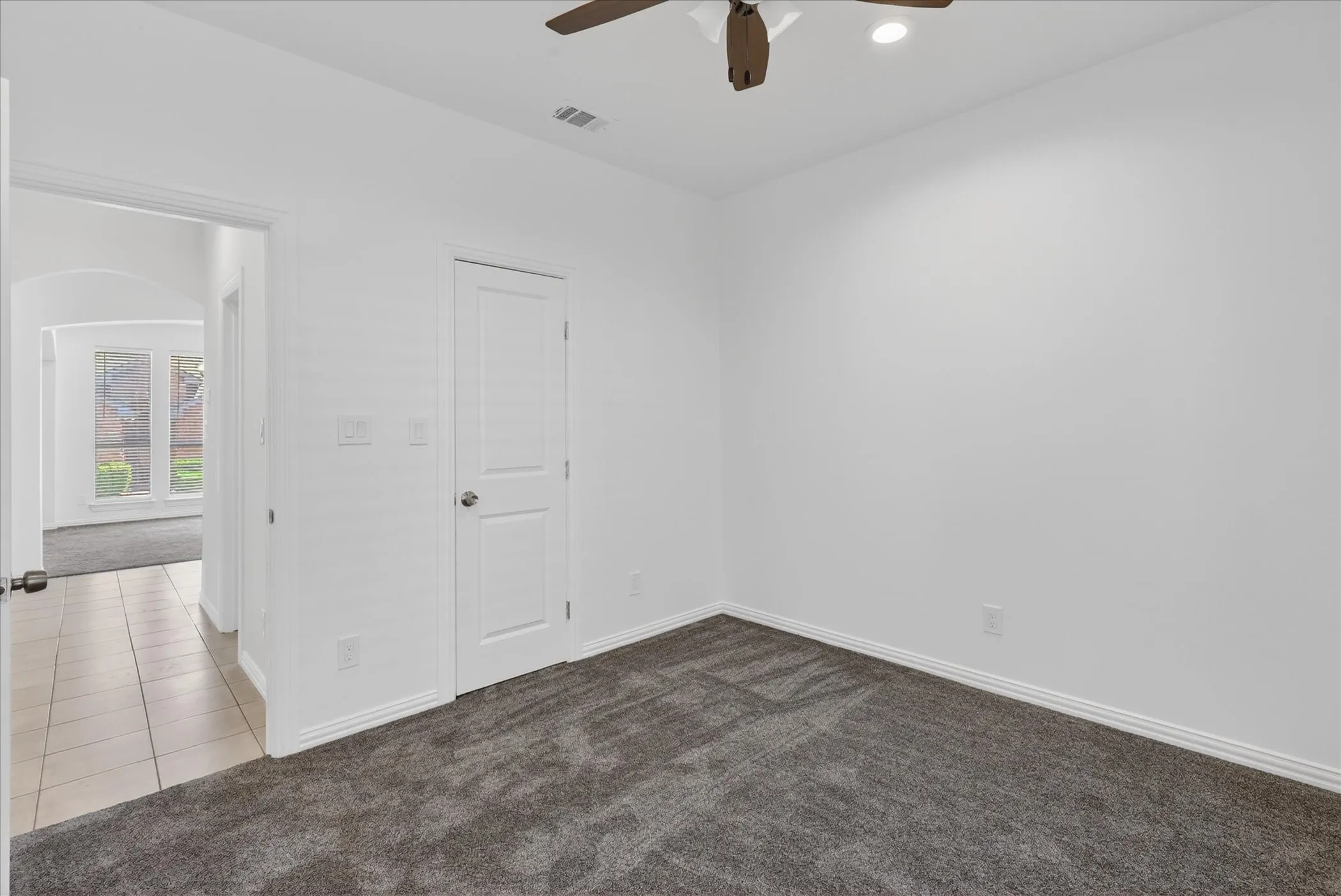 Single Family Residence For Sale in Tarrant County , 3304 Landhope Circle, Arlington, Texas 76016, 3 Bedroom, 2 Bathroom, 2 Garage spaces, 2,006 Sqft, built in 2001, mls#21235668, Real Estate Agent in Arlington, Homes For Sale in Tarrant county, Homes For Sale in Arlington, Realtor in Arlington Texas, Real Estate Brokerage Independent Realty Texas, Luminita Cordes Realtor