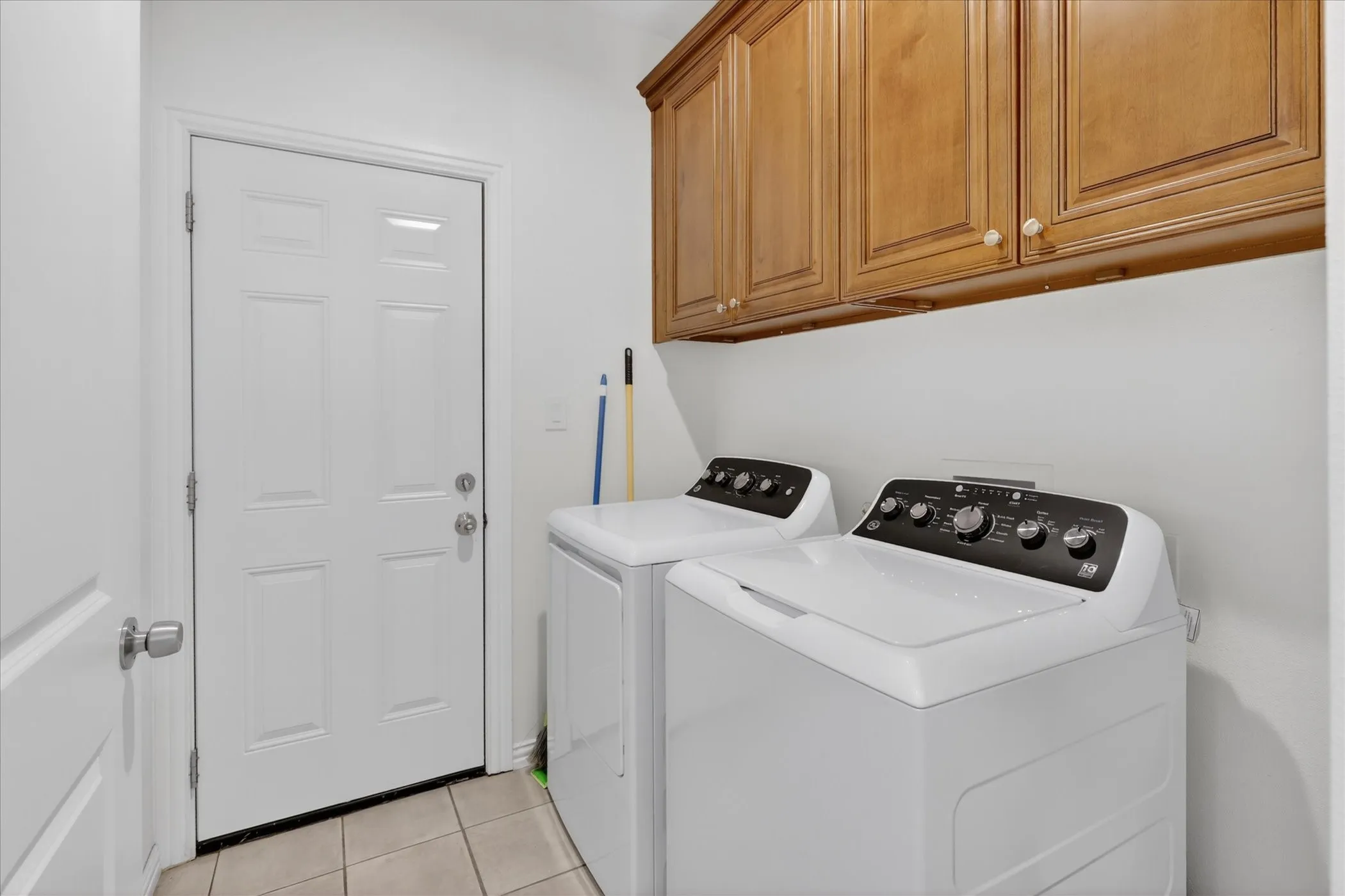 Single Family Residence For Sale in Tarrant County , 3304 Landhope Circle, Arlington, Texas 76016, 3 Bedroom, 2 Bathroom, 2 Garage spaces, 2,006 Sqft, built in 2001, mls#21235668, Real Estate Agent in Arlington, Homes For Sale in Tarrant county, Homes For Sale in Arlington, Realtor in Arlington Texas, Real Estate Brokerage Independent Realty Texas, Luminita Cordes Realtor