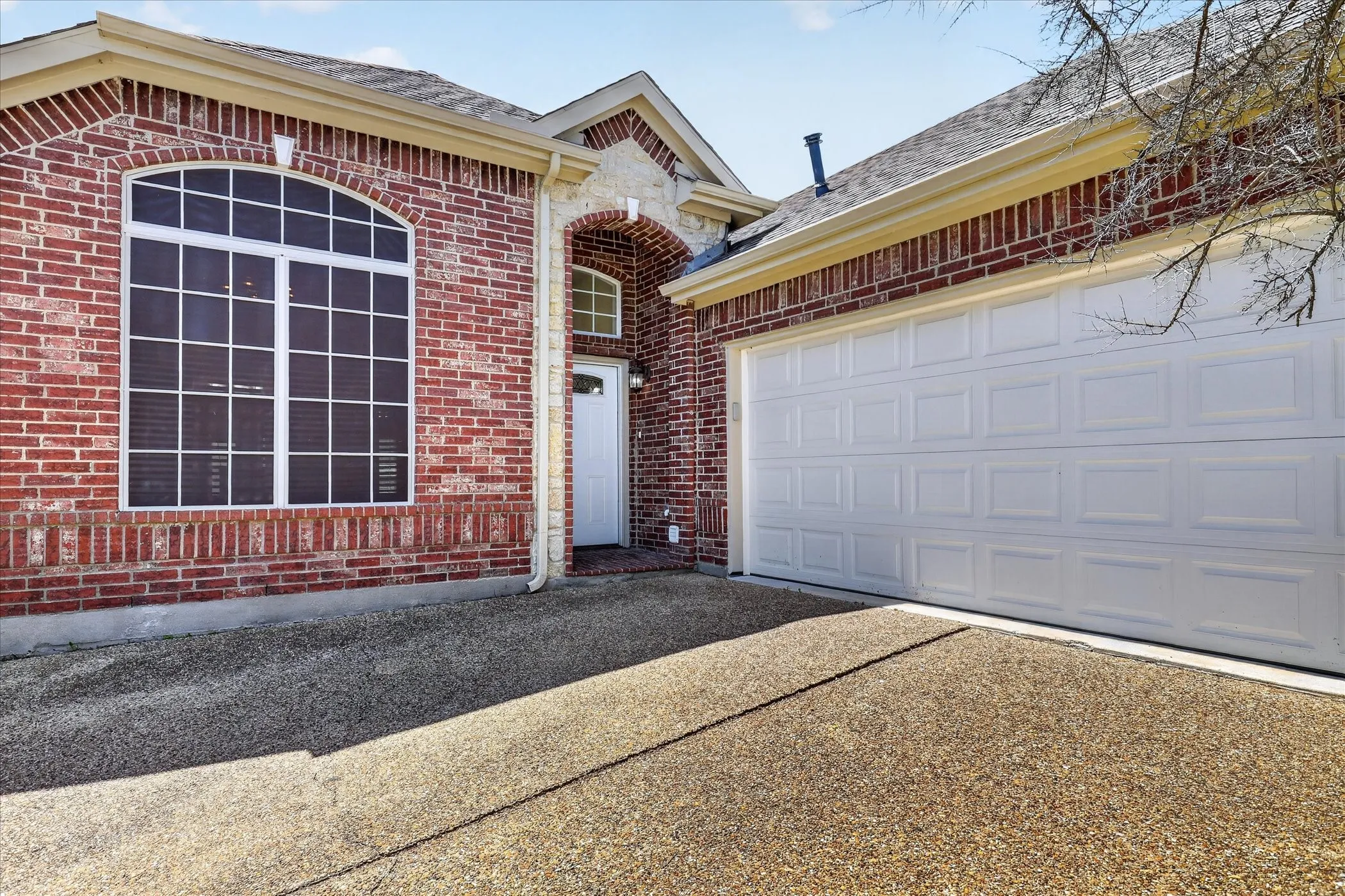 Single Family Residence For Sale in Tarrant County , 3304 Landhope Circle, Arlington, Texas 76016, 3 Bedroom, 2 Bathroom, 2 Garage spaces, 2,006 Sqft, built in 2001, mls#21235668, Real Estate Agent in Arlington, Homes For Sale in Tarrant county, Homes For Sale in Arlington, Realtor in Arlington Texas, Real Estate Brokerage Independent Realty Texas, Luminita Cordes Realtor