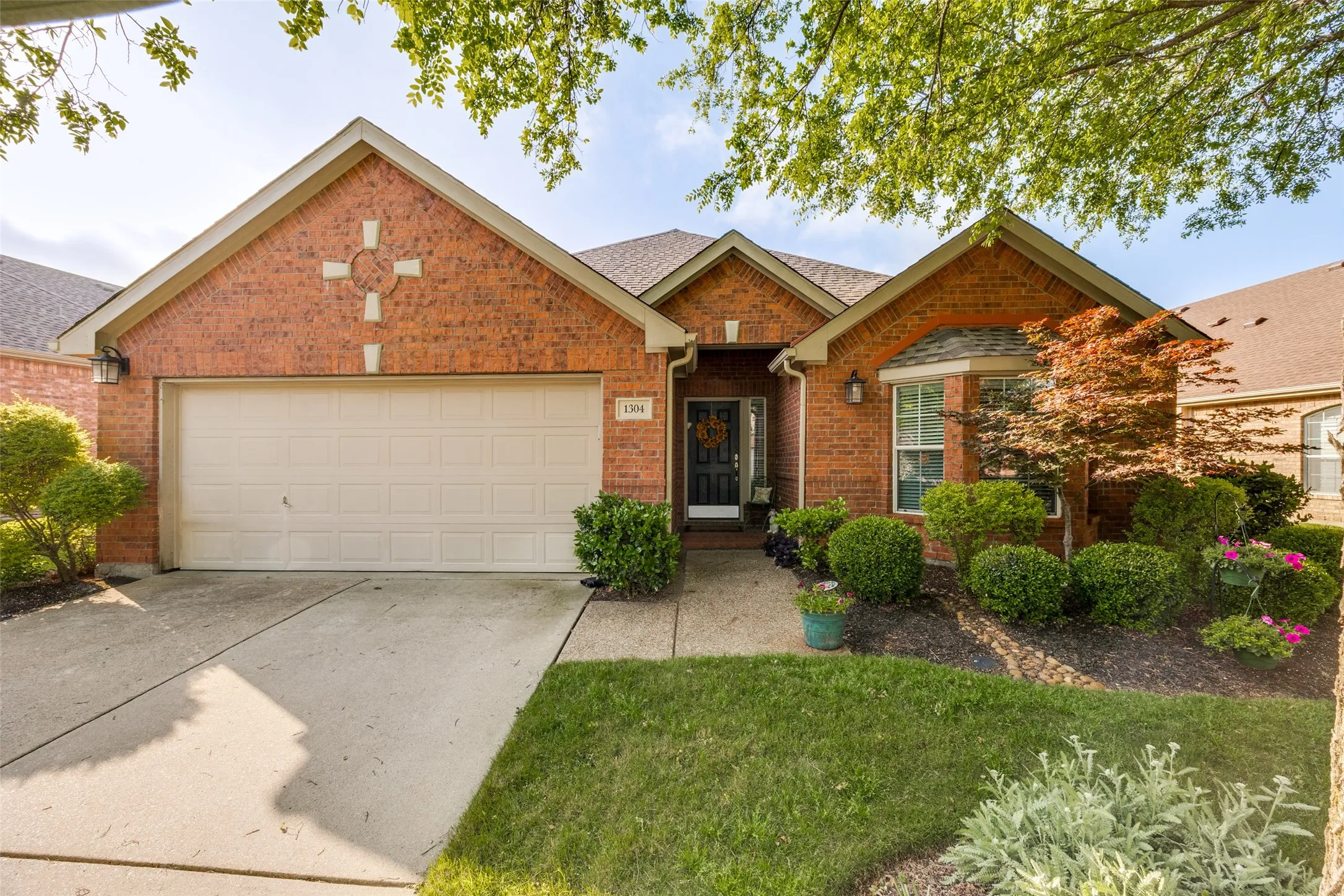 Single Family Residence For Sale in Collin County , 1304 Quaker Drive, Fairview, Texas 75069, 2 Bedrooms, 2 Bathrooms, 2 Garage spaces, 1,849 Sqft, built in 2006, Preowned, Price $432,000, mls#21235696, Real Estate Agent in Fairview, Homes For Sale in Collin county, Homes For Sale in Fairview, Realtor in Fairview Texas, Real Estate Brokerage Independent Realty Texas, Luminita Cordes Realtor