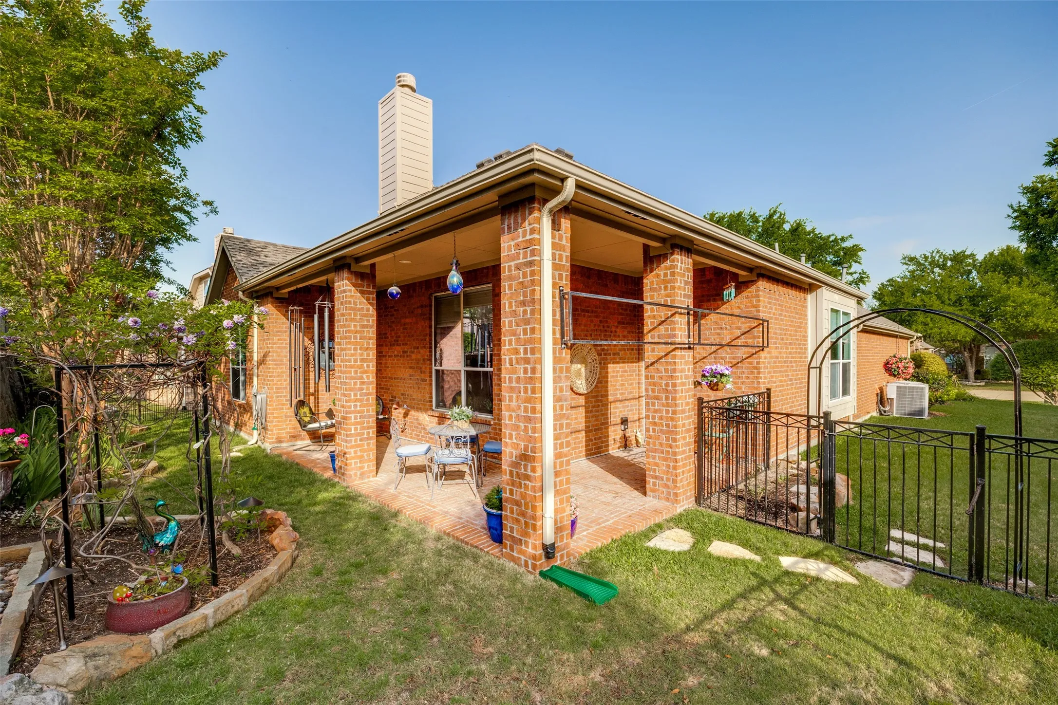 Single Family Residence For Sale in Collin County , 1304 Quaker Drive, Fairview, Texas 75069, 2 Bedrooms, 2 Bathrooms, 2 Garage spaces, 1,849 Sqft, built in 2006, Preowned, Price $432,000, mls#21235696, Real Estate Agent in Fairview, Homes For Sale in Collin county, Homes For Sale in Fairview, Realtor in Fairview Texas, Real Estate Brokerage Independent Realty Texas, Luminita Cordes Realtor