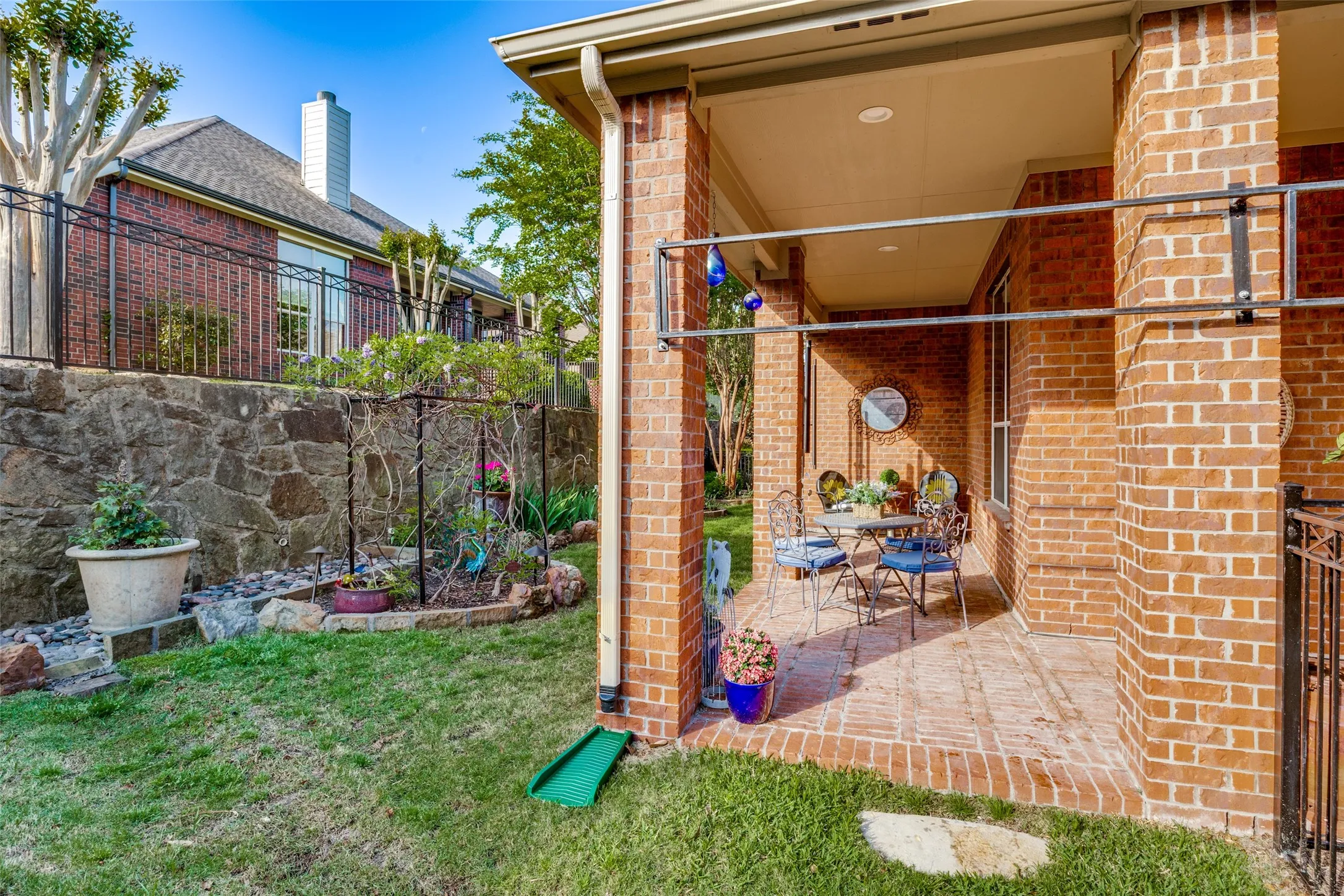 Single Family Residence For Sale in Collin County , 1304 Quaker Drive, Fairview, Texas 75069, 2 Bedrooms, 2 Bathrooms, 2 Garage spaces, 1,849 Sqft, built in 2006, Preowned, Price $432,000, mls#21235696, Real Estate Agent in Fairview, Homes For Sale in Collin county, Homes For Sale in Fairview, Realtor in Fairview Texas, Real Estate Brokerage Independent Realty Texas, Luminita Cordes Realtor