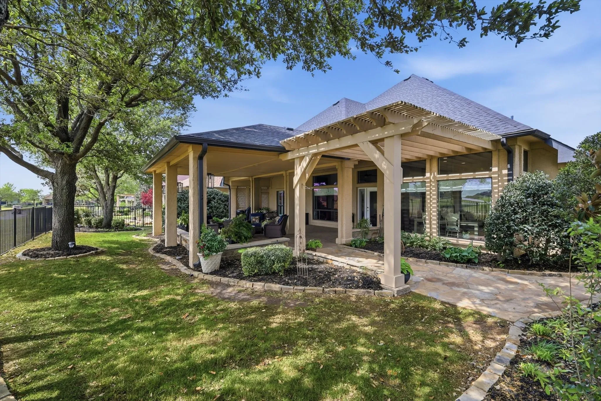 Single Family Residence For Sale in Denton County , 9801 Cypress Street, Denton, Texas 76207, 3 Bedroom, 3 Bathroom, 3 Garage spaces, 3,158 Sqft, built in 2006, Preowned, mls#21231187, Real Estate Agent in Denton, Homes For Sale in Denton county, Homes For Sale in Denton, Realtor in Denton Texas, Real Estate Brokerage Independent Realty Texas, Luminita Cordes Realtor