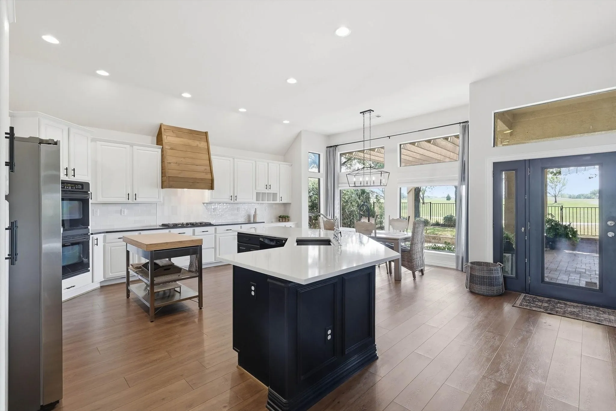 Single Family Residence For Sale in Denton County , 9801 Cypress Street, Denton, Texas 76207, 3 Bedroom, 3 Bathroom, 3 Garage spaces, 3,158 Sqft, built in 2006, Preowned, mls#21231187, Real Estate Agent in Denton, Homes For Sale in Denton county, Homes For Sale in Denton, Realtor in Denton Texas, Real Estate Brokerage Independent Realty Texas, Luminita Cordes Realtor