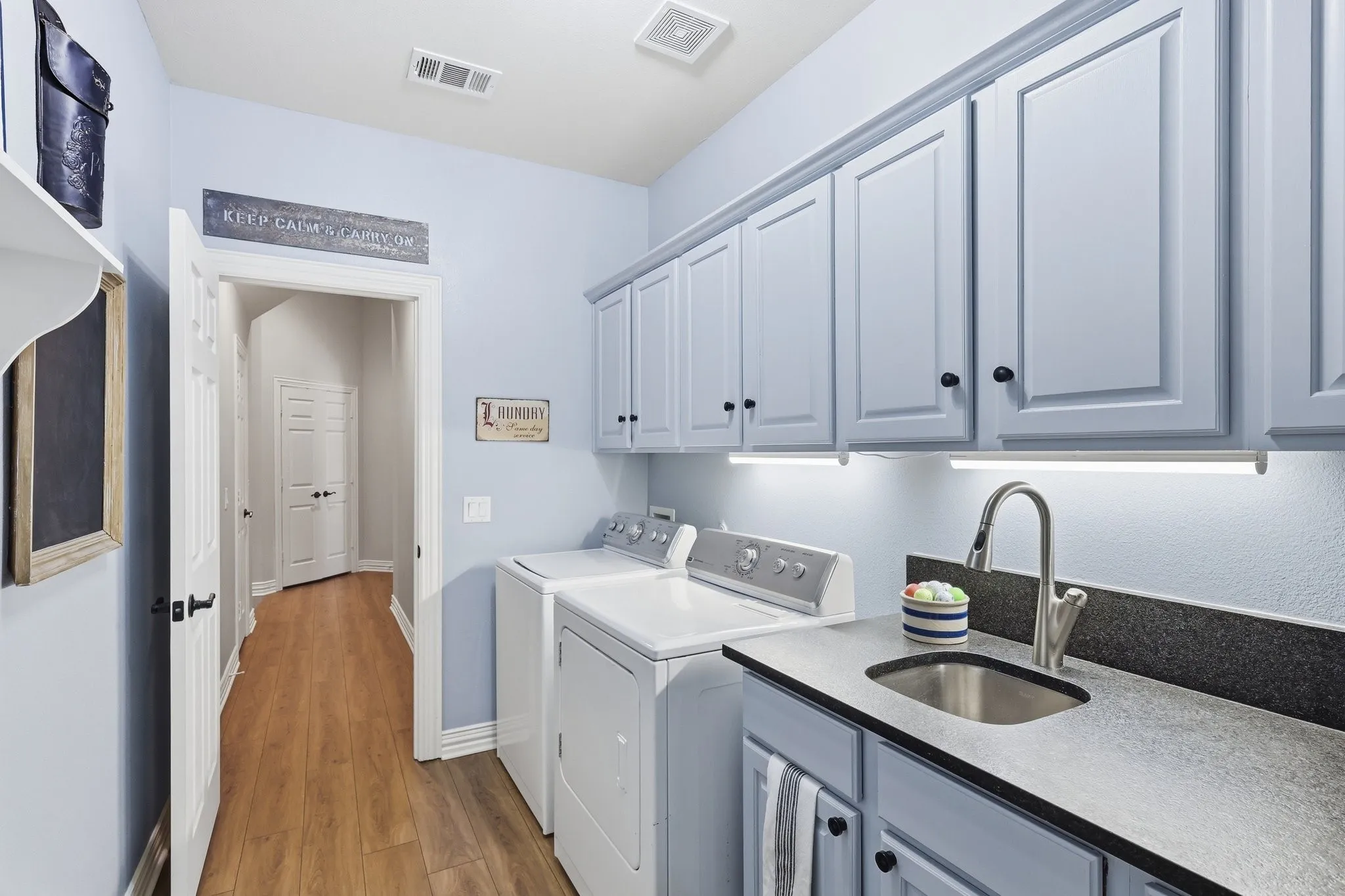 Single Family Residence For Sale in Denton County , 9801 Cypress Street, Denton, Texas 76207, 3 Bedroom, 3 Bathroom, 3 Garage spaces, 3,158 Sqft, built in 2006, Preowned, mls#21231187, Real Estate Agent in Denton, Homes For Sale in Denton county, Homes For Sale in Denton, Realtor in Denton Texas, Real Estate Brokerage Independent Realty Texas, Luminita Cordes Realtor