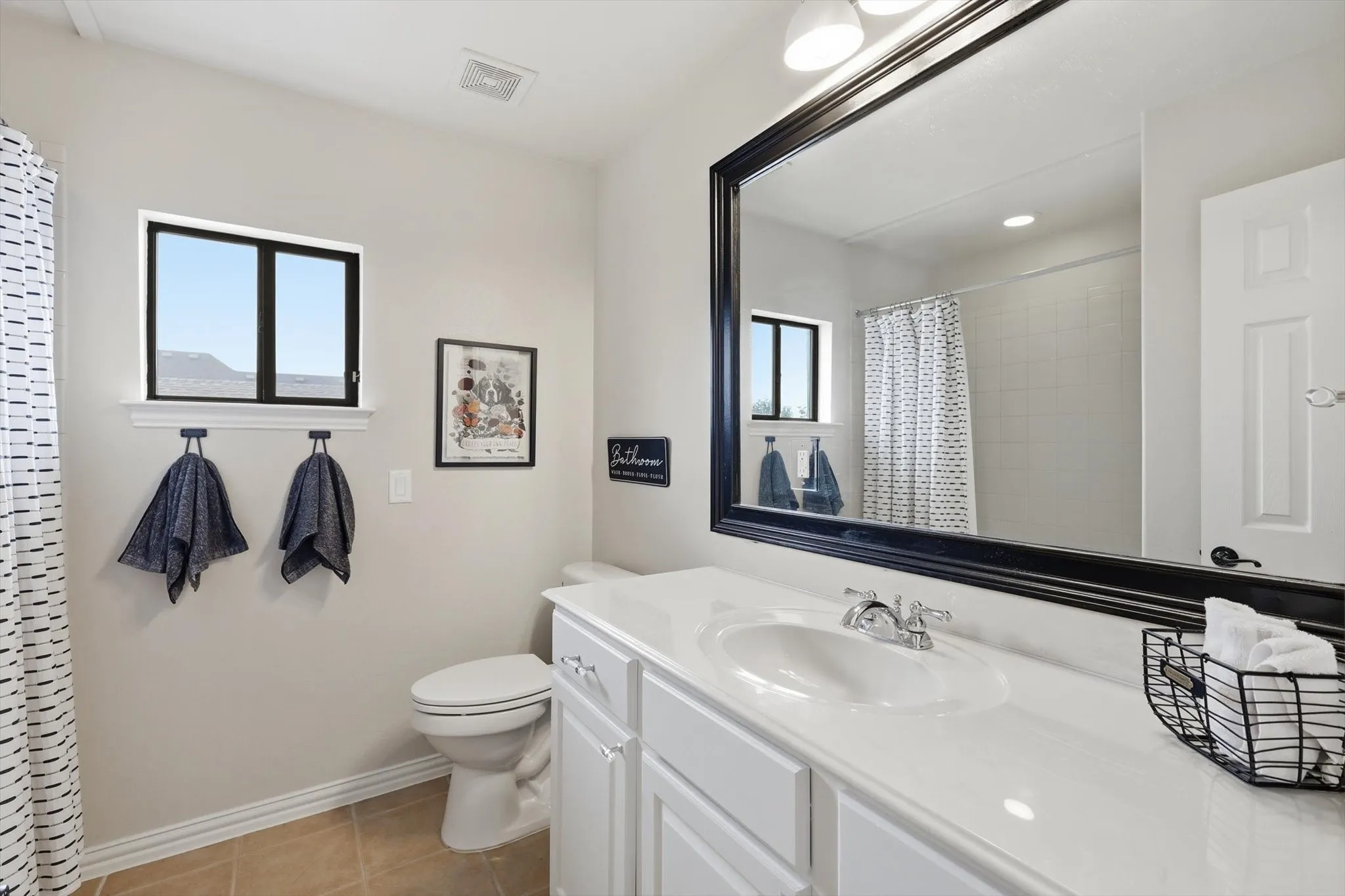 Upstairs Full Bathroom