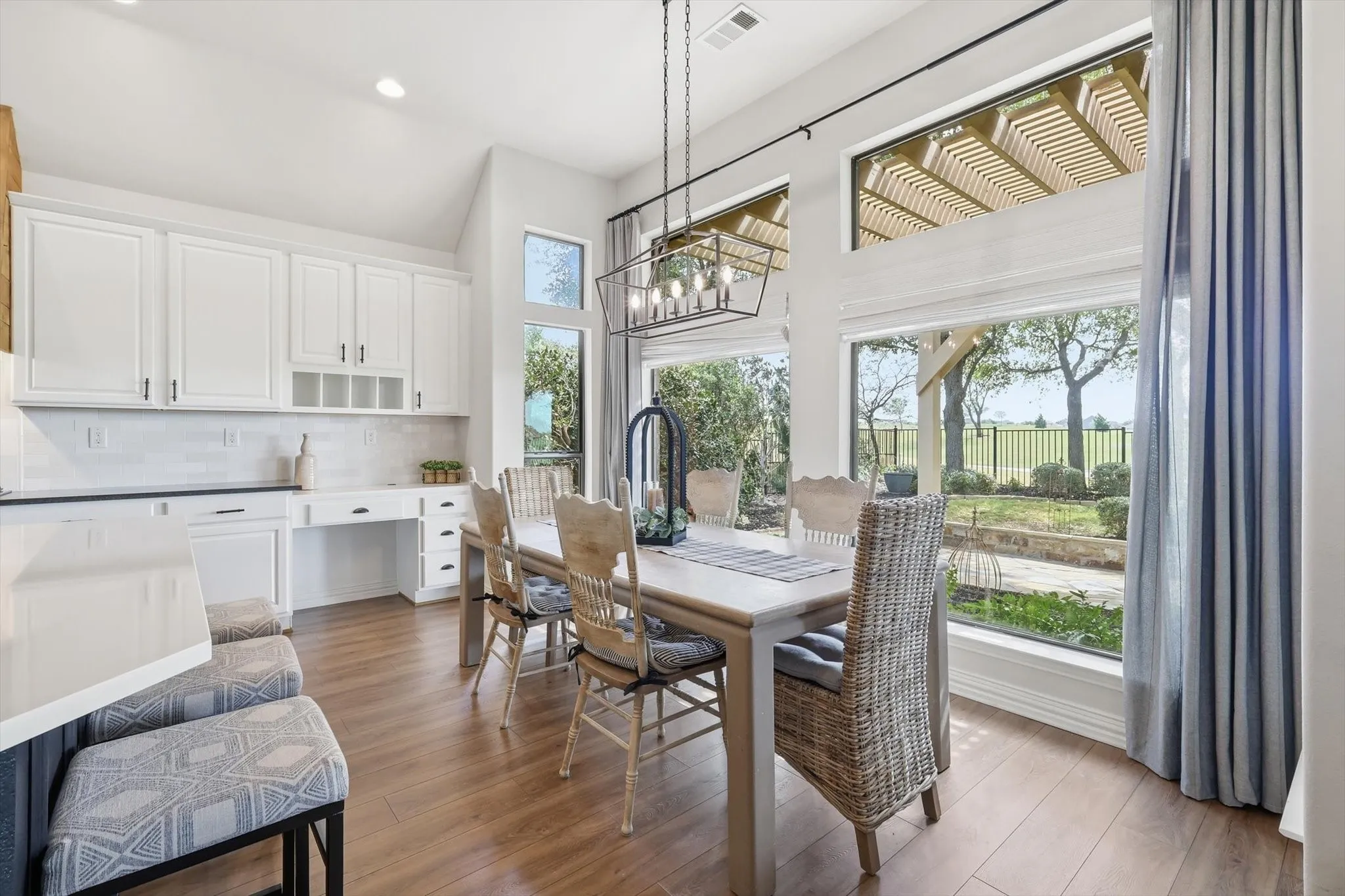 Single Family Residence For Sale in Denton County , 9801 Cypress Street, Denton, Texas 76207, 3 Bedroom, 3 Bathroom, 3 Garage spaces, 3,158 Sqft, built in 2006, Preowned, mls#21231187, Real Estate Agent in Denton, Homes For Sale in Denton county, Homes For Sale in Denton, Realtor in Denton Texas, Real Estate Brokerage Independent Realty Texas, Luminita Cordes Realtor