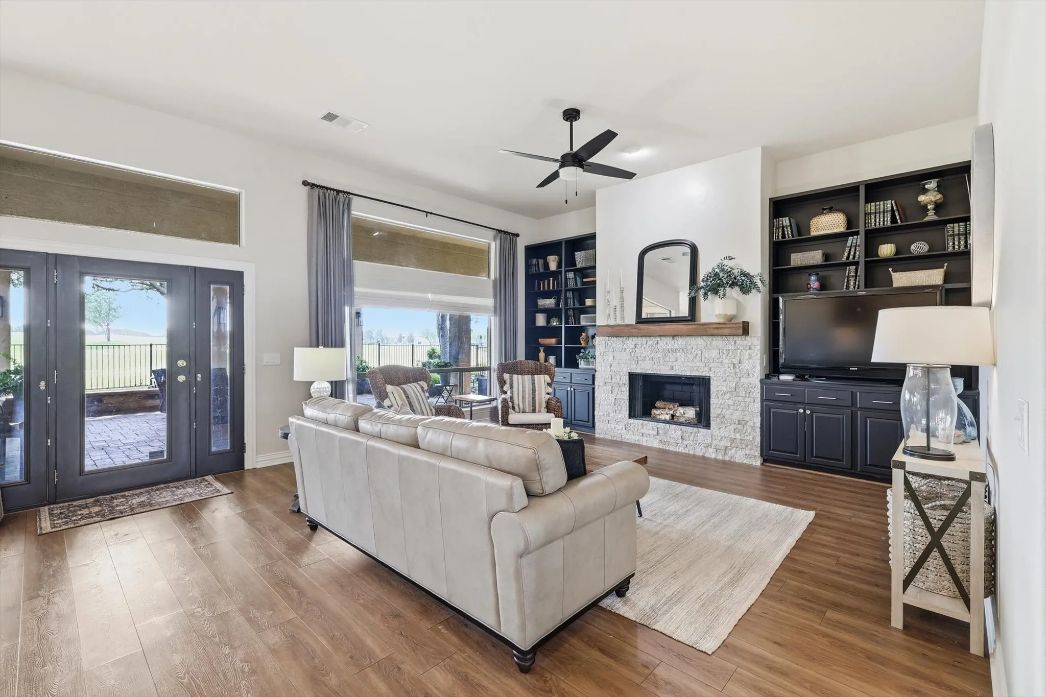 Single Family Residence For Sale in Denton County , 9801 Cypress Street, Denton, Texas 76207, 3 Bedroom, 3 Bathroom, 3 Garage spaces, 3,158 Sqft, built in 2006, Preowned, mls#21231187, Real Estate Agent in Denton, Homes For Sale in Denton county, Homes For Sale in Denton, Realtor in Denton Texas, Real Estate Brokerage Independent Realty Texas, Luminita Cordes Realtor