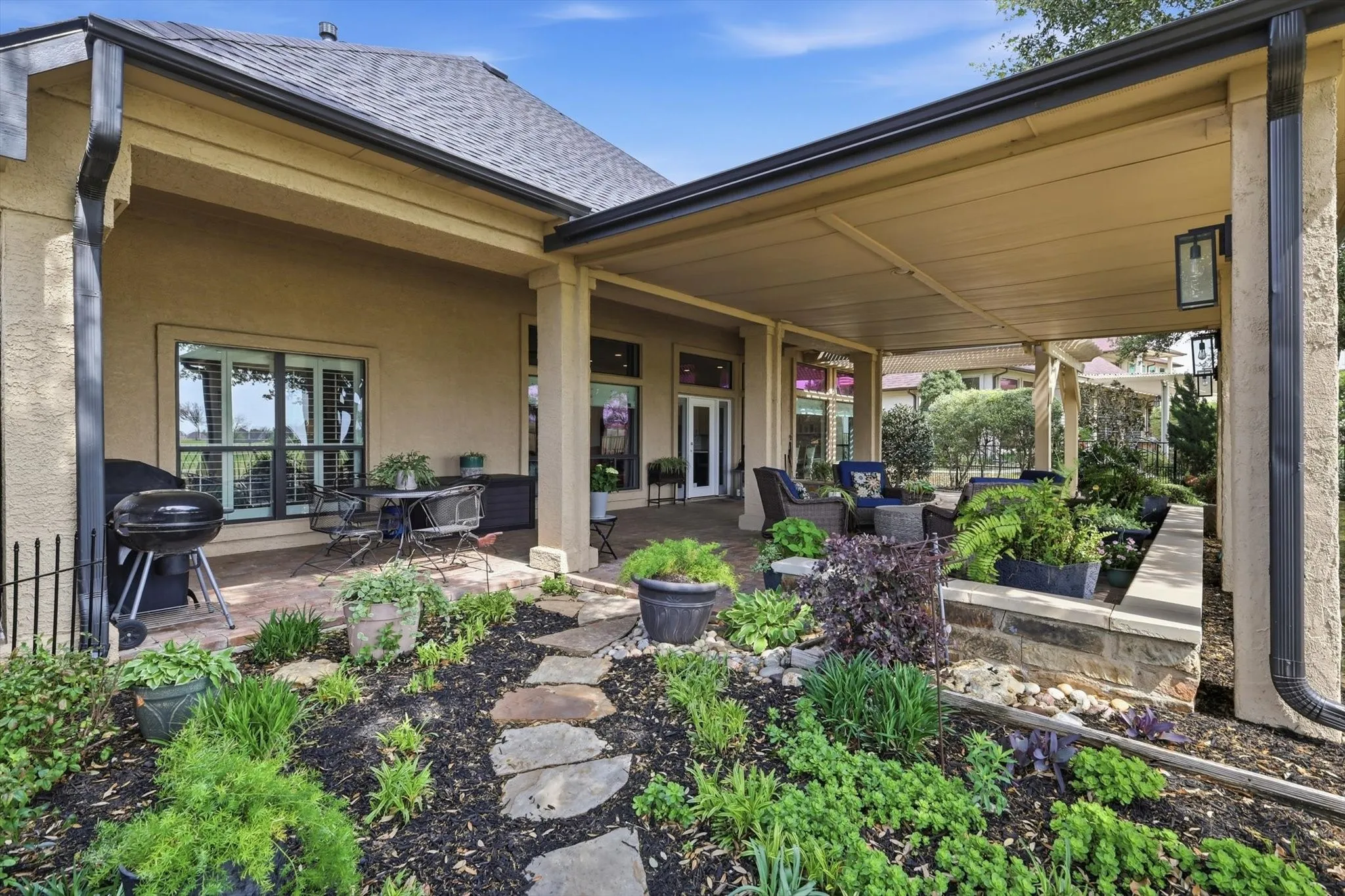 Single Family Residence For Sale in Denton County , 9801 Cypress Street, Denton, Texas 76207, 3 Bedroom, 3 Bathroom, 3 Garage spaces, 3,158 Sqft, built in 2006, Preowned, mls#21231187, Real Estate Agent in Denton, Homes For Sale in Denton county, Homes For Sale in Denton, Realtor in Denton Texas, Real Estate Brokerage Independent Realty Texas, Luminita Cordes Realtor