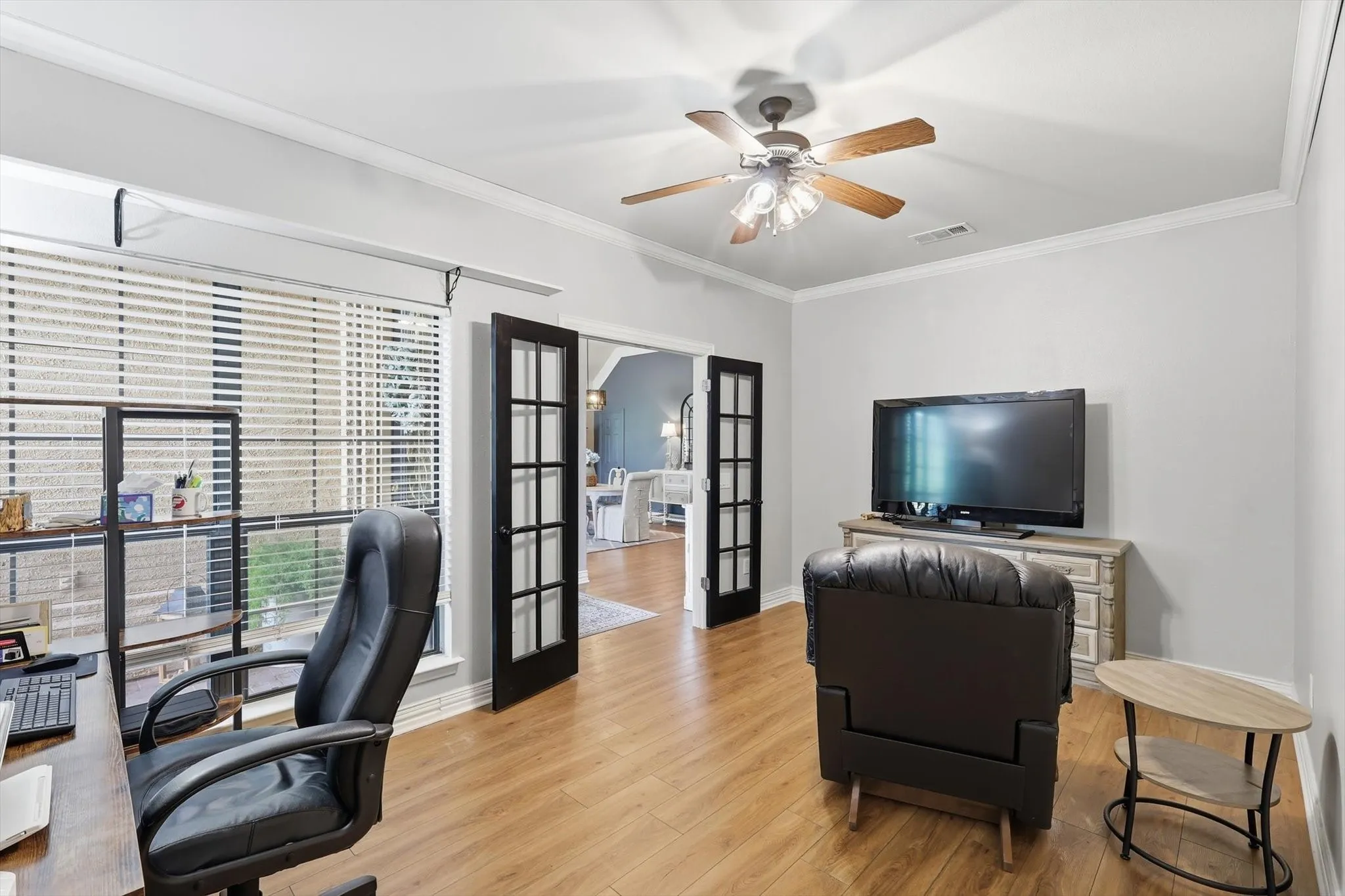 Single Family Residence For Sale in Denton County , 9801 Cypress Street, Denton, Texas 76207, 3 Bedroom, 3 Bathroom, 3 Garage spaces, 3,158 Sqft, built in 2006, Preowned, mls#21231187, Real Estate Agent in Denton, Homes For Sale in Denton county, Homes For Sale in Denton, Realtor in Denton Texas, Real Estate Brokerage Independent Realty Texas, Luminita Cordes Realtor
