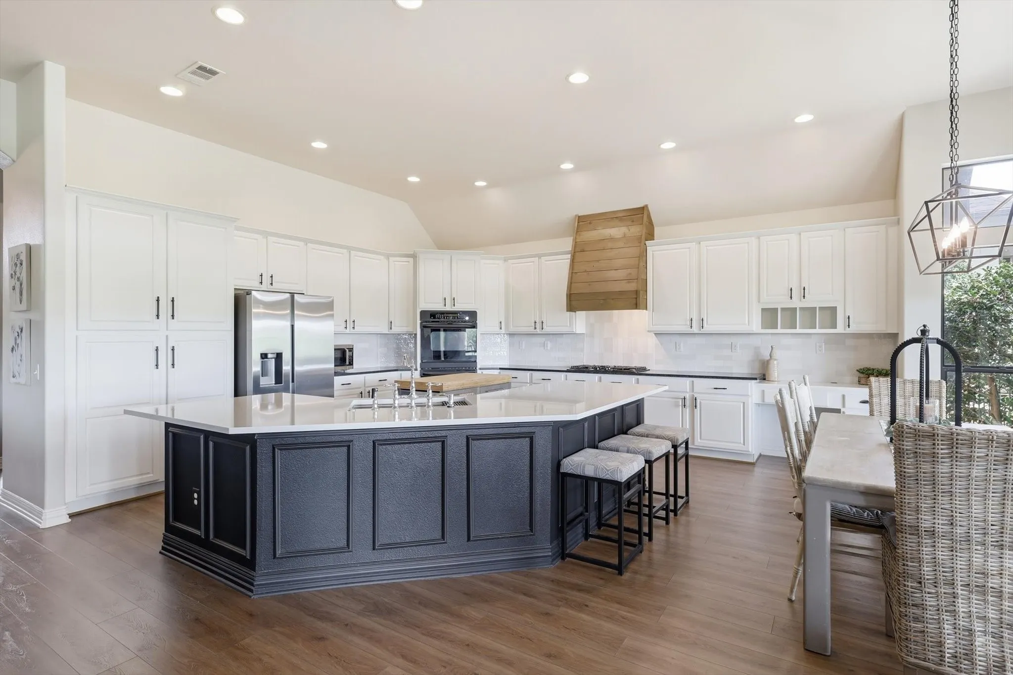 Single Family Residence For Sale in Denton County , 9801 Cypress Street, Denton, Texas 76207, 3 Bedroom, 3 Bathroom, 3 Garage spaces, 3,158 Sqft, built in 2006, Preowned, mls#21231187, Real Estate Agent in Denton, Homes For Sale in Denton county, Homes For Sale in Denton, Realtor in Denton Texas, Real Estate Brokerage Independent Realty Texas, Luminita Cordes Realtor