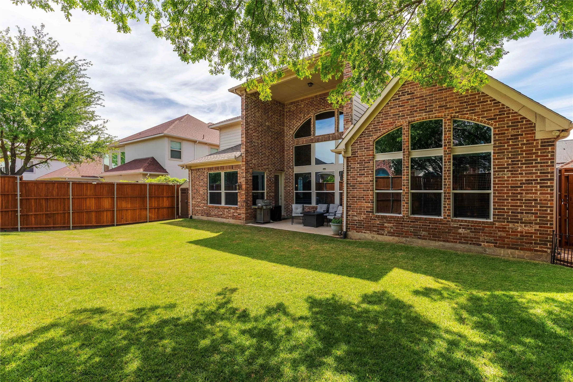 Single Family Residence For Sale in Collin County , 13888 Eleanor Avenue, Frisco, Texas 75035, 5 Bedroom, 5 Bathroom, 3 Garage spaces, 4,199 Sqft, built in 2014, mls#21235568, Real Estate Agent in Frisco, Homes For Sale in Collin county, Homes For Sale in Frisco, Realtor in Frisco Texas, Real Estate Brokerage Independent Realty Texas, Luminita Cordes Realtor