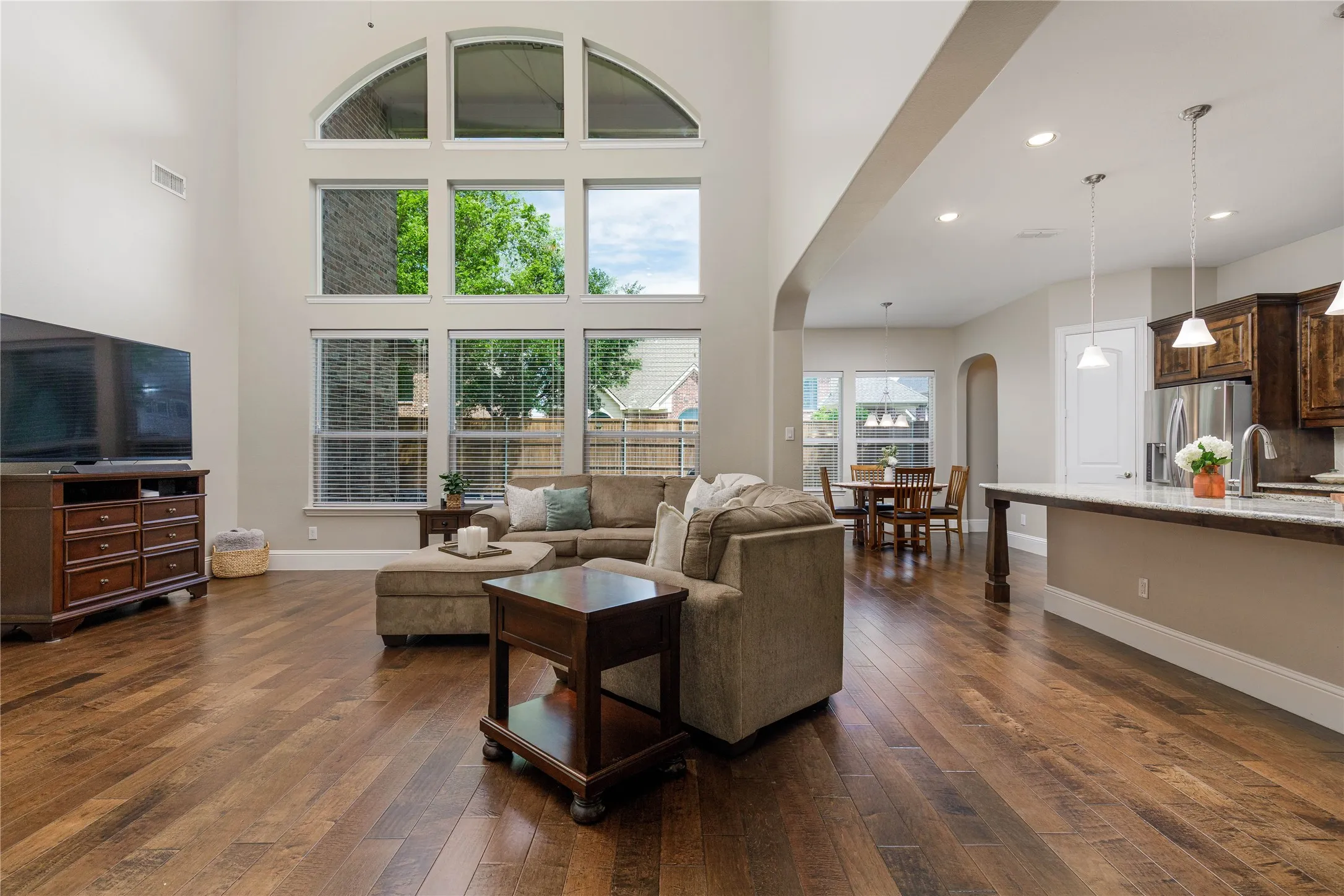 Single Family Residence For Sale in Collin County , 13888 Eleanor Avenue, Frisco, Texas 75035, 5 Bedroom, 5 Bathroom, 3 Garage spaces, 4,199 Sqft, built in 2014, mls#21235568, Real Estate Agent in Frisco, Homes For Sale in Collin county, Homes For Sale in Frisco, Realtor in Frisco Texas, Real Estate Brokerage Independent Realty Texas, Luminita Cordes Realtor