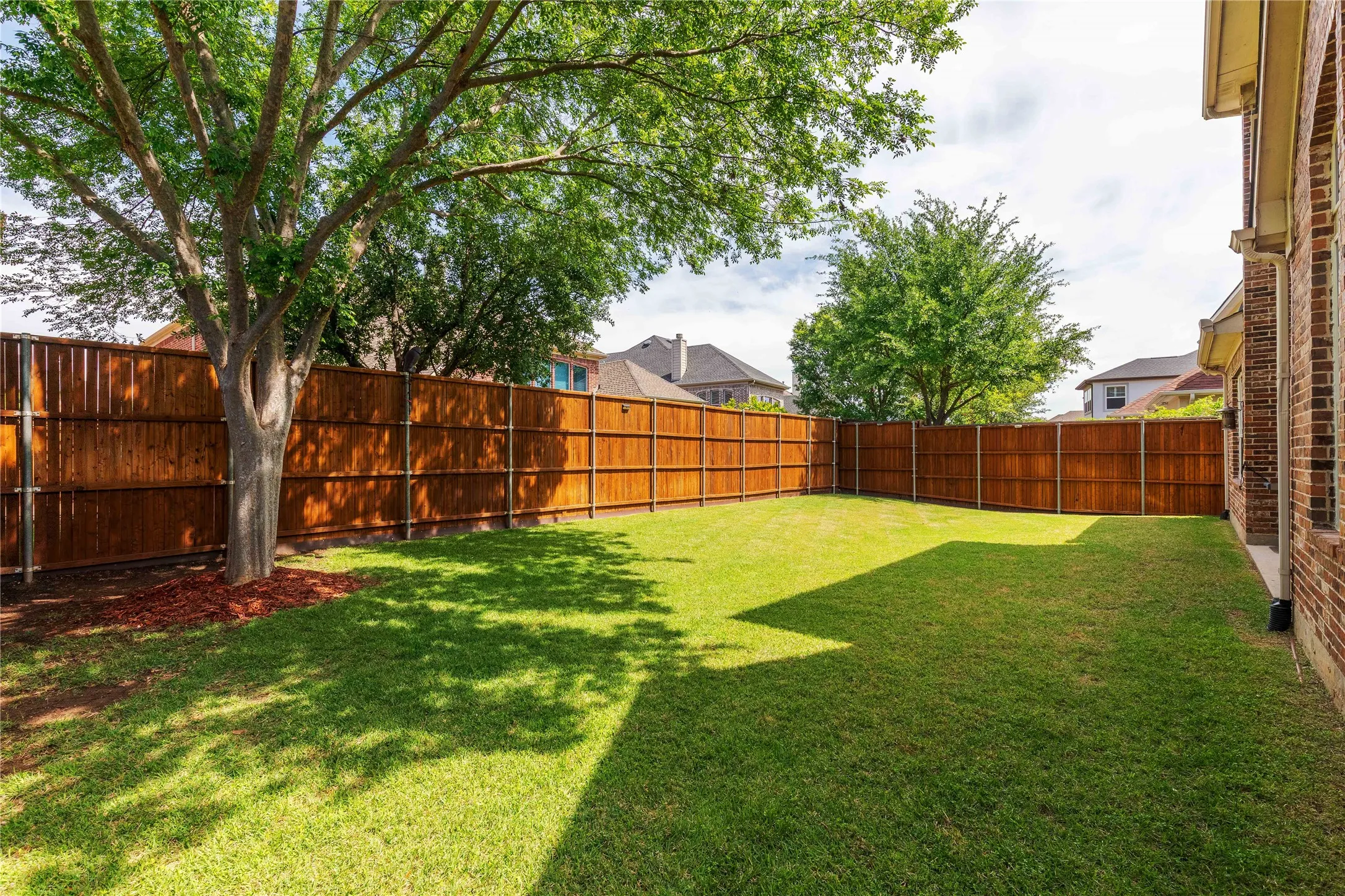 Single Family Residence For Sale in Collin County , 13888 Eleanor Avenue, Frisco, Texas 75035, 5 Bedroom, 5 Bathroom, 3 Garage spaces, 4,199 Sqft, built in 2014, mls#21235568, Real Estate Agent in Frisco, Homes For Sale in Collin county, Homes For Sale in Frisco, Realtor in Frisco Texas, Real Estate Brokerage Independent Realty Texas, Luminita Cordes Realtor