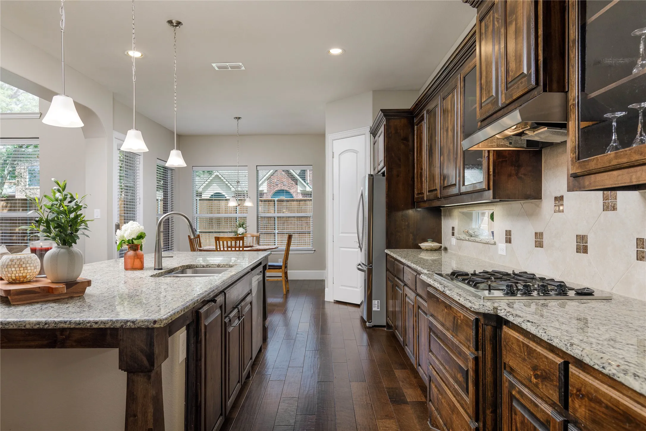 Single Family Residence For Sale in Collin County , 13888 Eleanor Avenue, Frisco, Texas 75035, 5 Bedroom, 5 Bathroom, 3 Garage spaces, 4,199 Sqft, built in 2014, mls#21235568, Real Estate Agent in Frisco, Homes For Sale in Collin county, Homes For Sale in Frisco, Realtor in Frisco Texas, Real Estate Brokerage Independent Realty Texas, Luminita Cordes Realtor