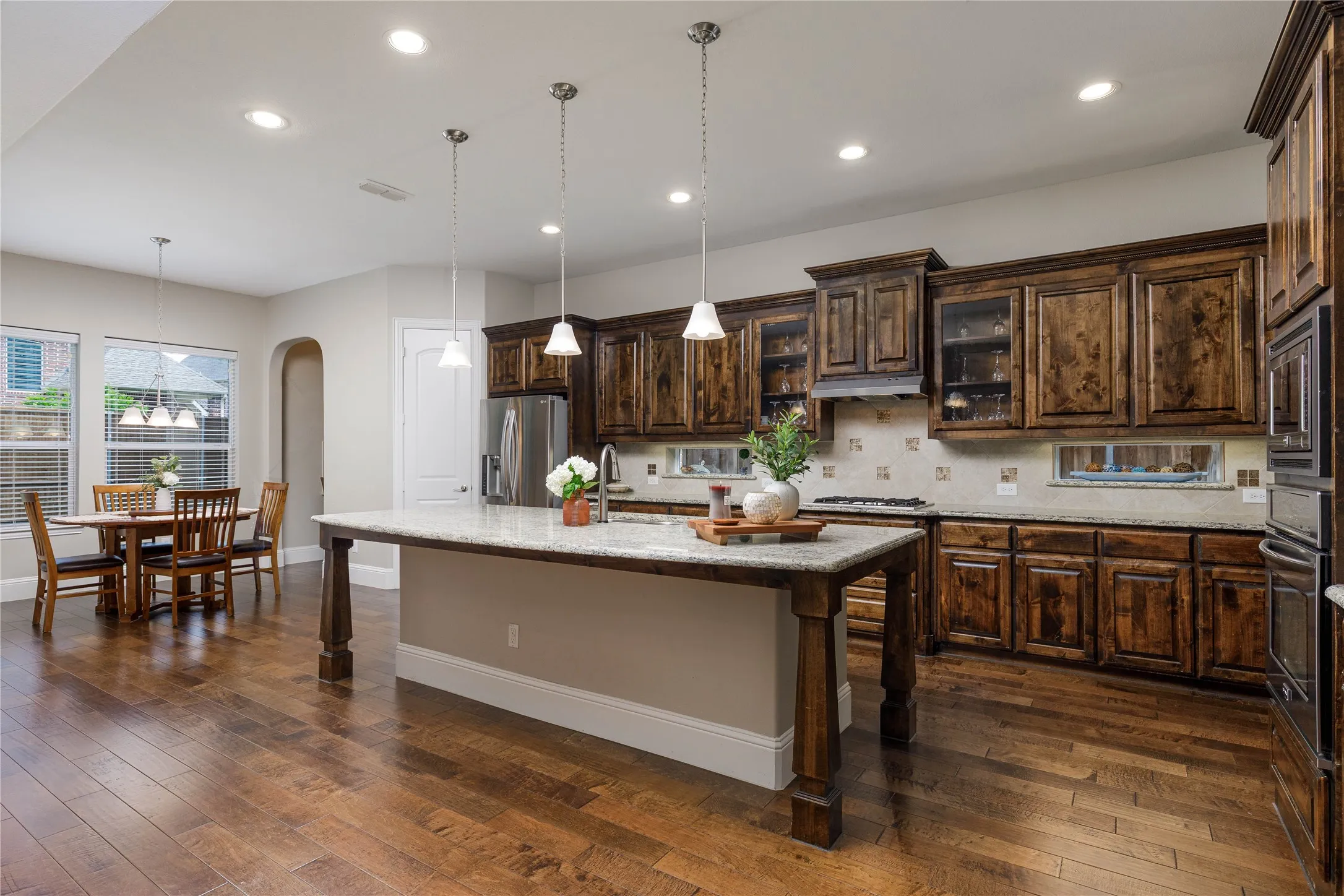 Single Family Residence For Sale in Collin County , 13888 Eleanor Avenue, Frisco, Texas 75035, 5 Bedroom, 5 Bathroom, 3 Garage spaces, 4,199 Sqft, built in 2014, mls#21235568, Real Estate Agent in Frisco, Homes For Sale in Collin county, Homes For Sale in Frisco, Realtor in Frisco Texas, Real Estate Brokerage Independent Realty Texas, Luminita Cordes Realtor