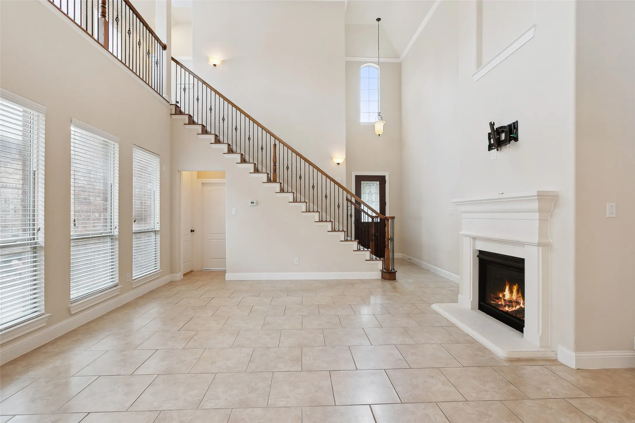 Single Family Residence For Sale in Denton County , 2460 Embleton Drive, Lewisville, Texas 75067, 3 Bedroom, 3 Bathroom, 2 Garage spaces, 2,556 Sqft, built in 2010, mls#21235782, Real Estate Agent in Lewisville, Homes For Sale in Denton county, Homes For Sale in Lewisville, Realtor in Lewisville Texas, Real Estate Brokerage Independent Realty Texas, Luminita Cordes Realtor