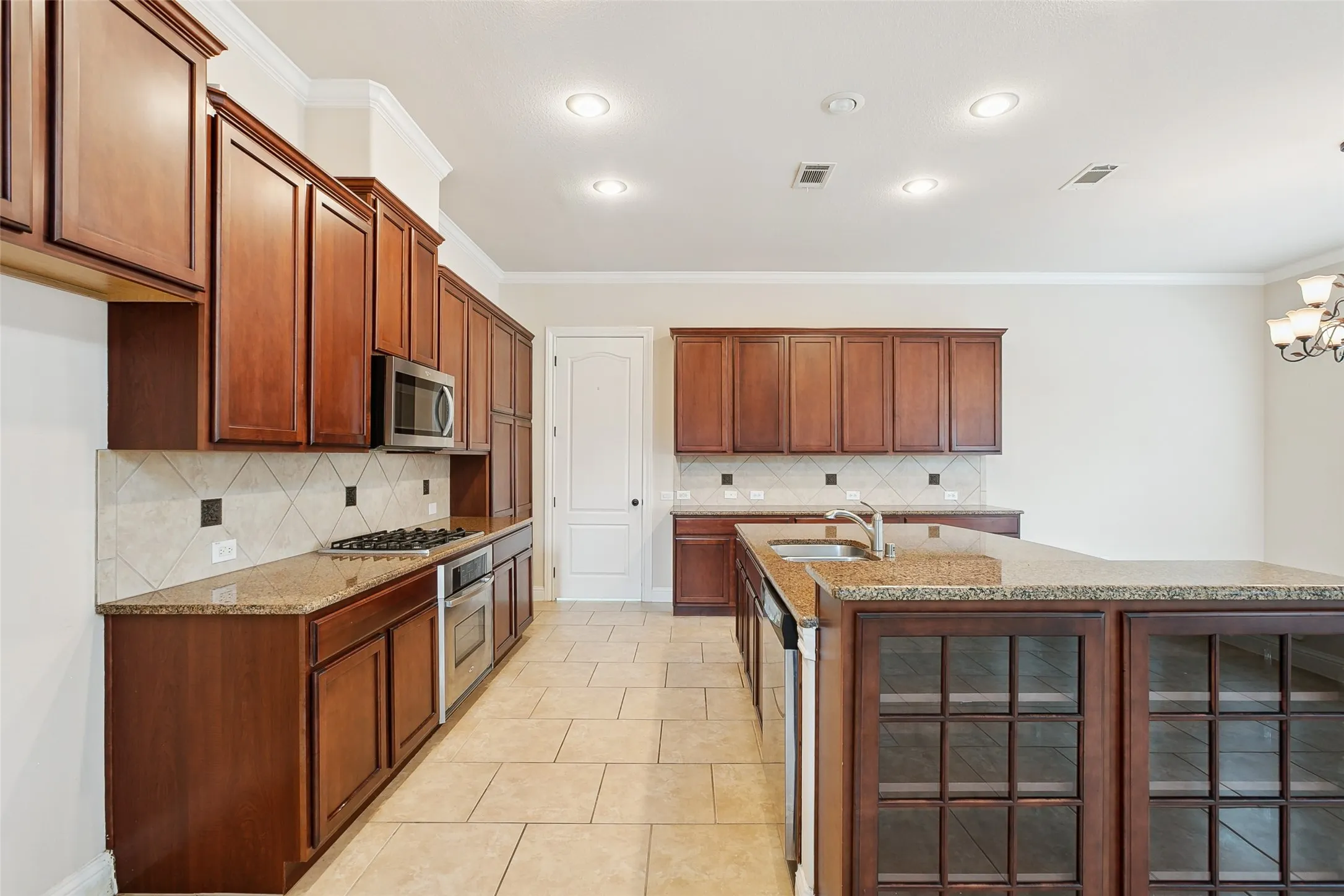 Single Family Residence For Sale in Denton County , 2460 Embleton Drive, Lewisville, Texas 75067, 3 Bedroom, 3 Bathroom, 2 Garage spaces, 2,556 Sqft, built in 2010, mls#21235782, Real Estate Agent in Lewisville, Homes For Sale in Denton county, Homes For Sale in Lewisville, Realtor in Lewisville Texas, Real Estate Brokerage Independent Realty Texas, Luminita Cordes Realtor