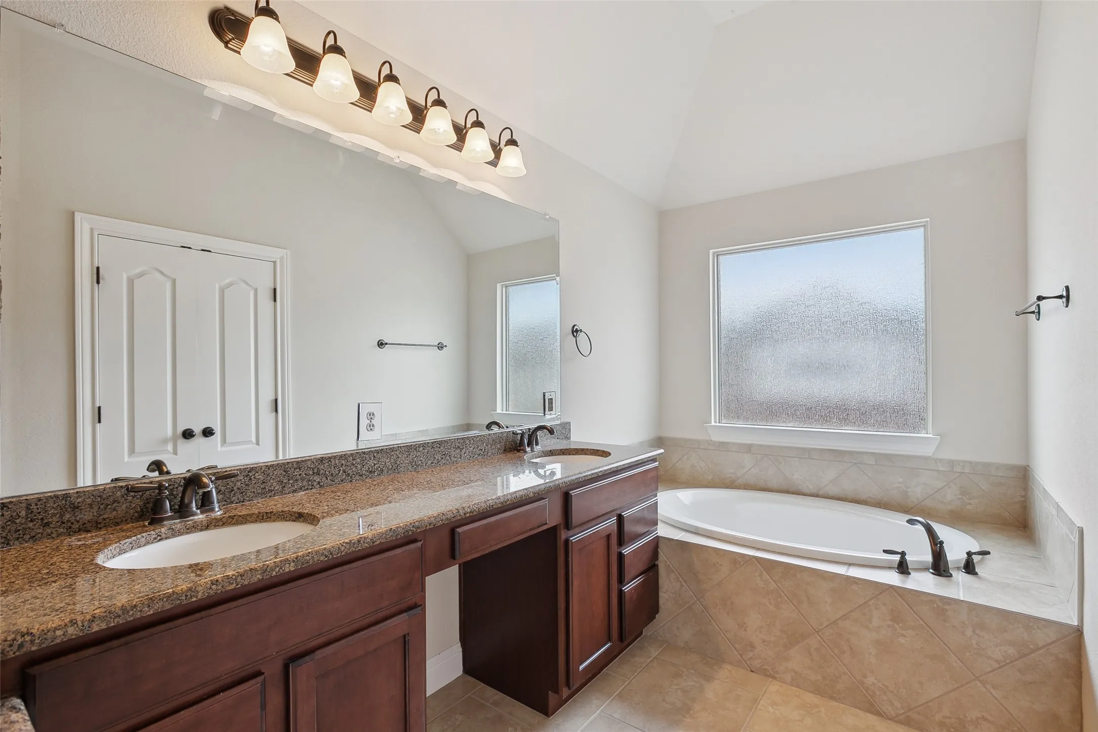 Single Family Residence For Sale in Denton County , 2460 Embleton Drive, Lewisville, Texas 75067, 3 Bedroom, 3 Bathroom, 2 Garage spaces, 2,556 Sqft, built in 2010, mls#21235782, Real Estate Agent in Lewisville, Homes For Sale in Denton county, Homes For Sale in Lewisville, Realtor in Lewisville Texas, Real Estate Brokerage Independent Realty Texas, Luminita Cordes Realtor
