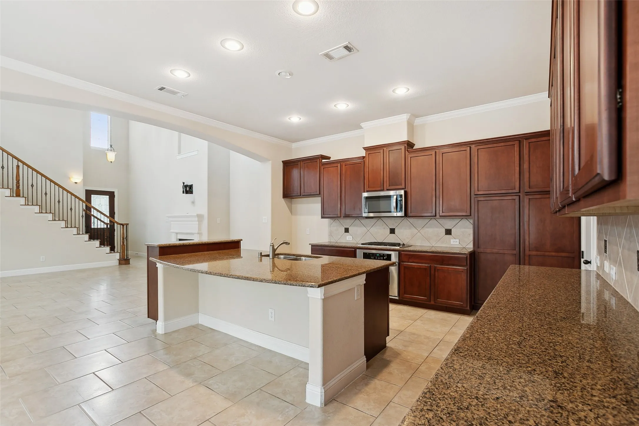 Single Family Residence For Sale in Denton County , 2460 Embleton Drive, Lewisville, Texas 75067, 3 Bedroom, 3 Bathroom, 2 Garage spaces, 2,556 Sqft, built in 2010, mls#21235782, Real Estate Agent in Lewisville, Homes For Sale in Denton county, Homes For Sale in Lewisville, Realtor in Lewisville Texas, Real Estate Brokerage Independent Realty Texas, Luminita Cordes Realtor