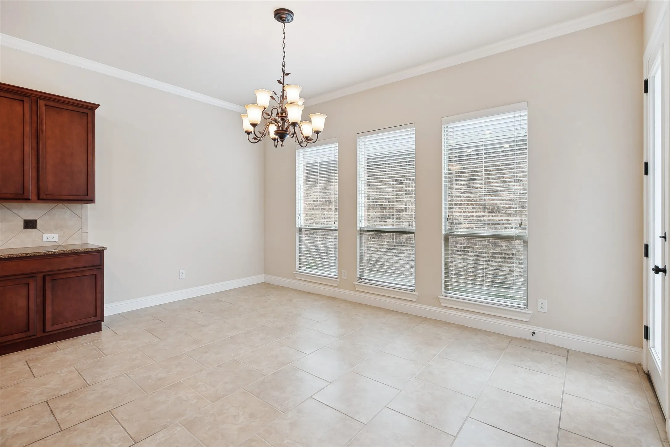 Single Family Residence For Sale in Denton County , 2460 Embleton Drive, Lewisville, Texas 75067, 3 Bedroom, 3 Bathroom, 2 Garage spaces, 2,556 Sqft, built in 2010, mls#21235782, Real Estate Agent in Lewisville, Homes For Sale in Denton county, Homes For Sale in Lewisville, Realtor in Lewisville Texas, Real Estate Brokerage Independent Realty Texas, Luminita Cordes Realtor