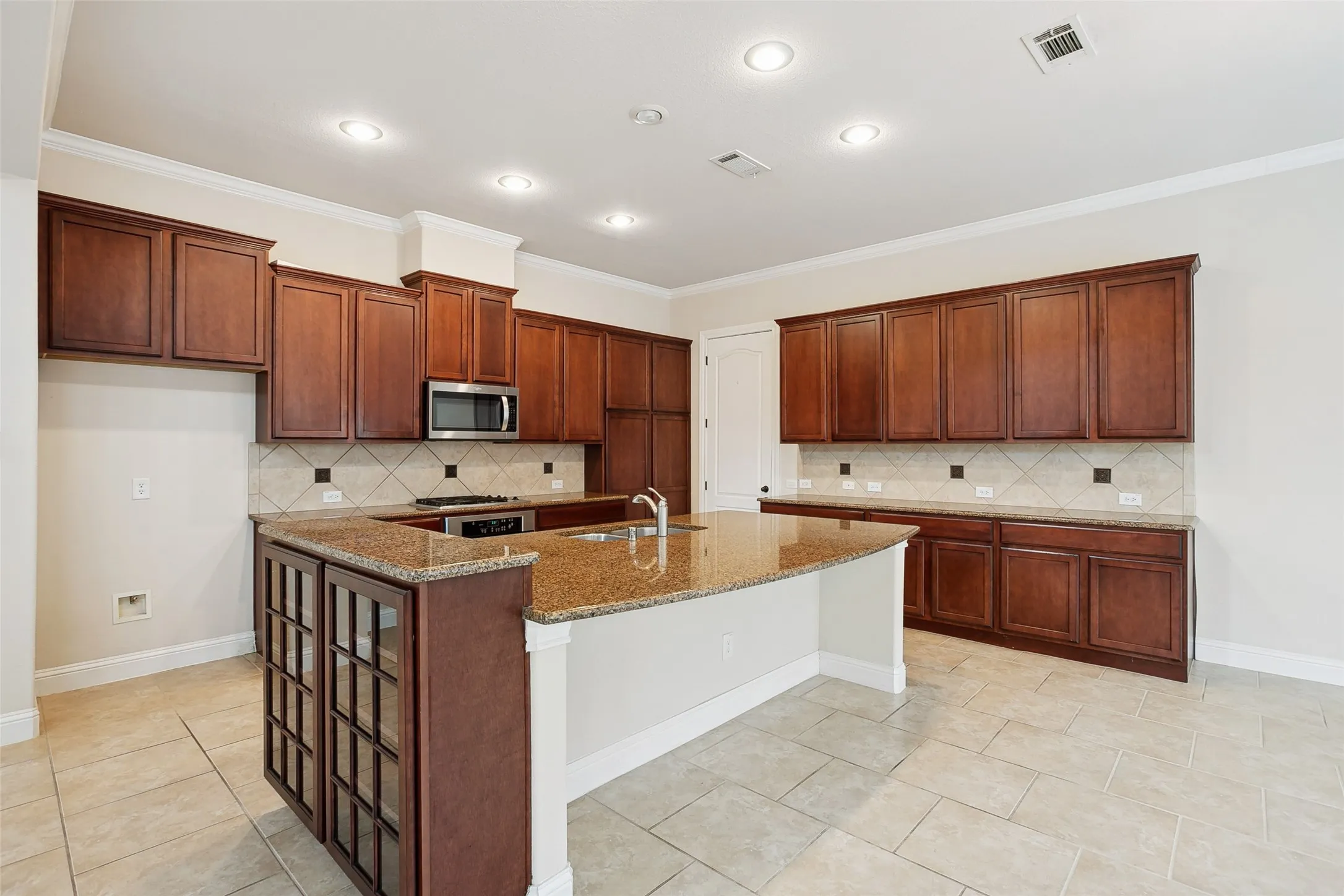 Single Family Residence For Sale in Denton County , 2460 Embleton Drive, Lewisville, Texas 75067, 3 Bedroom, 3 Bathroom, 2 Garage spaces, 2,556 Sqft, built in 2010, mls#21235782, Real Estate Agent in Lewisville, Homes For Sale in Denton county, Homes For Sale in Lewisville, Realtor in Lewisville Texas, Real Estate Brokerage Independent Realty Texas, Luminita Cordes Realtor