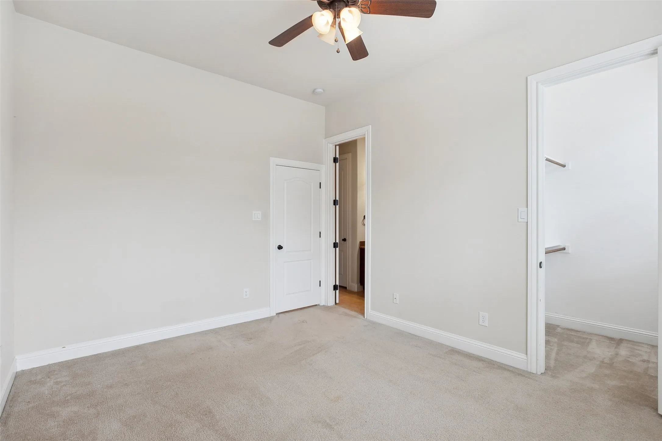 Single Family Residence For Sale in Denton County , 2460 Embleton Drive, Lewisville, Texas 75067, 3 Bedroom, 3 Bathroom, 2 Garage spaces, 2,556 Sqft, built in 2010, mls#21235782, Real Estate Agent in Lewisville, Homes For Sale in Denton county, Homes For Sale in Lewisville, Realtor in Lewisville Texas, Real Estate Brokerage Independent Realty Texas, Luminita Cordes Realtor