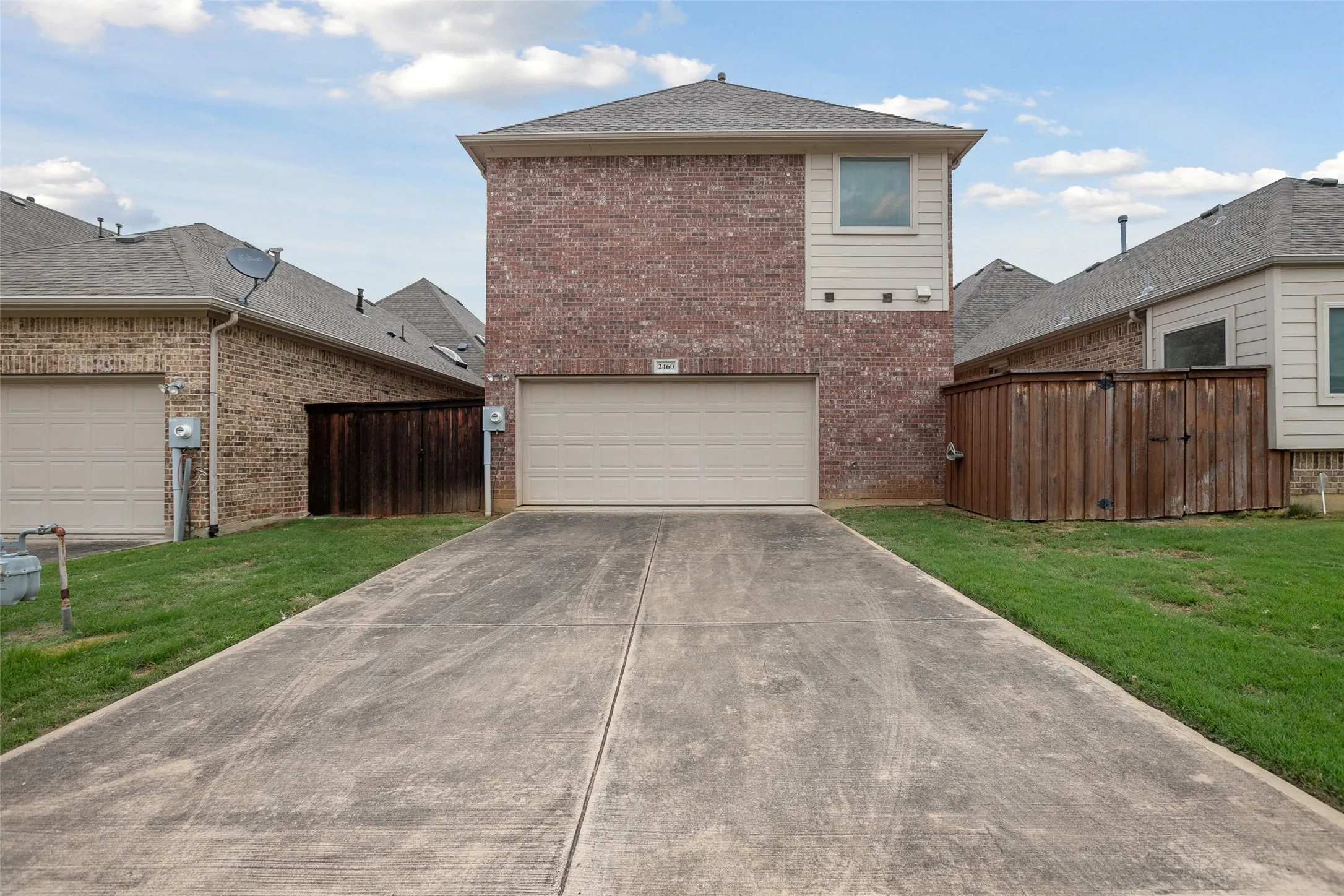 Single Family Residence For Sale in Denton County , 2460 Embleton Drive, Lewisville, Texas 75067, 3 Bedroom, 3 Bathroom, 2 Garage spaces, 2,556 Sqft, built in 2010, mls#21235782, Real Estate Agent in Lewisville, Homes For Sale in Denton county, Homes For Sale in Lewisville, Realtor in Lewisville Texas, Real Estate Brokerage Independent Realty Texas, Luminita Cordes Realtor