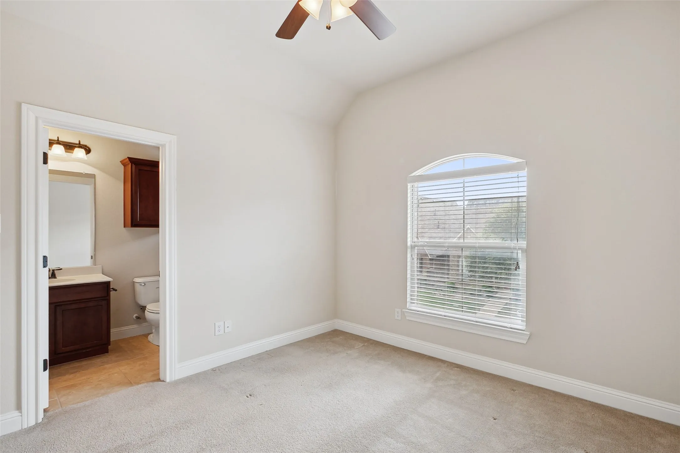 Single Family Residence For Sale in Denton County , 2460 Embleton Drive, Lewisville, Texas 75067, 3 Bedroom, 3 Bathroom, 2 Garage spaces, 2,556 Sqft, built in 2010, mls#21235782, Real Estate Agent in Lewisville, Homes For Sale in Denton county, Homes For Sale in Lewisville, Realtor in Lewisville Texas, Real Estate Brokerage Independent Realty Texas, Luminita Cordes Realtor