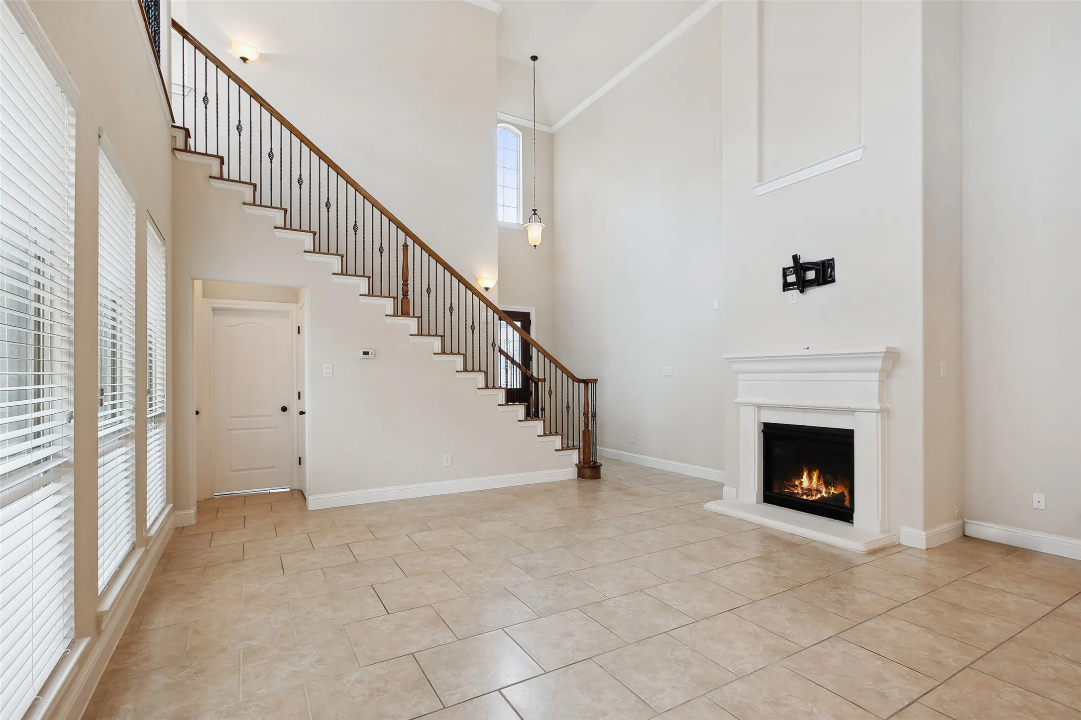 Single Family Residence For Sale in Denton County , 2460 Embleton Drive, Lewisville, Texas 75067, 3 Bedroom, 3 Bathroom, 2 Garage spaces, 2,556 Sqft, built in 2010, mls#21235782, Real Estate Agent in Lewisville, Homes For Sale in Denton county, Homes For Sale in Lewisville, Realtor in Lewisville Texas, Real Estate Brokerage Independent Realty Texas, Luminita Cordes Realtor