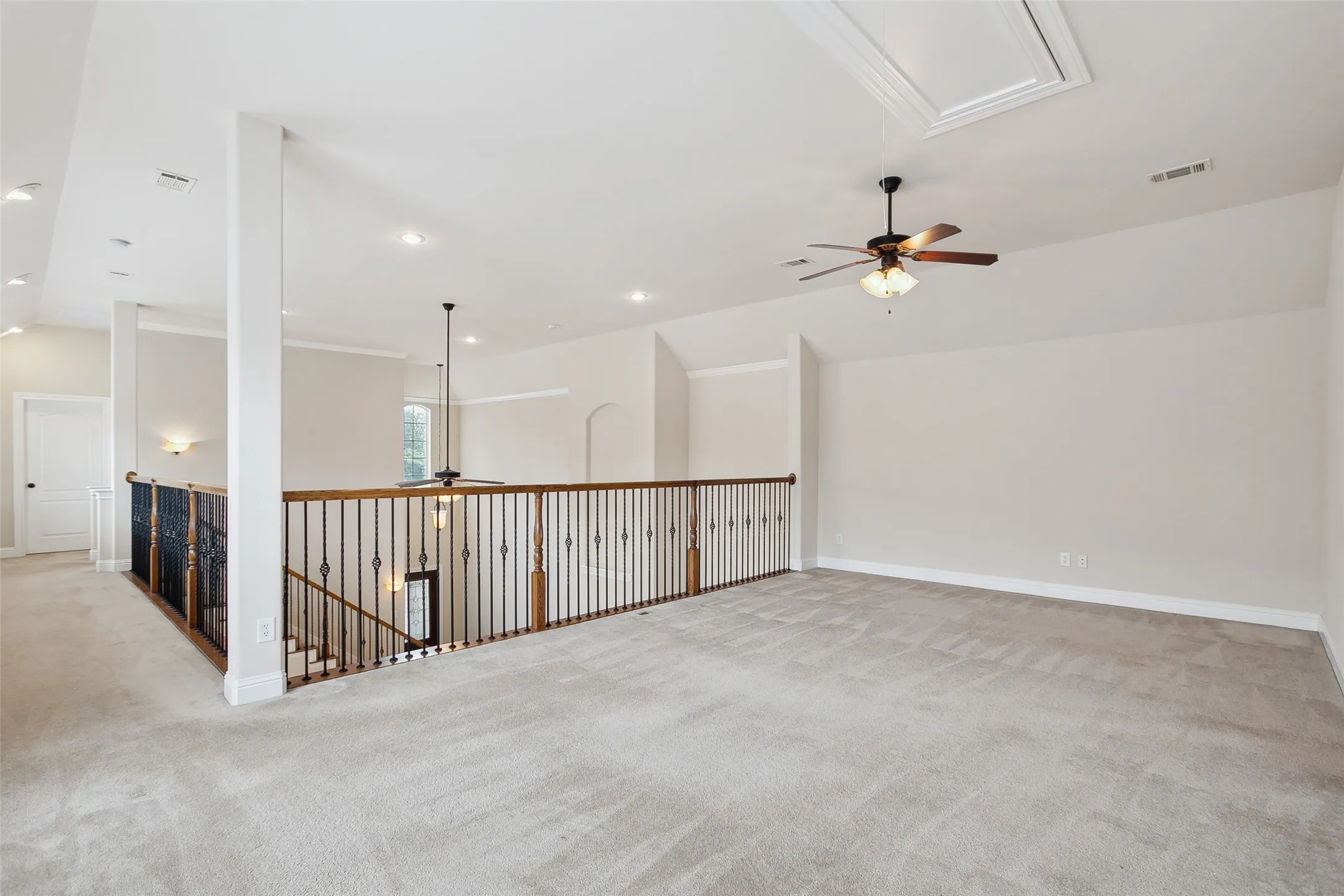 Single Family Residence For Sale in Denton County , 2460 Embleton Drive, Lewisville, Texas 75067, 3 Bedroom, 3 Bathroom, 2 Garage spaces, 2,556 Sqft, built in 2010, mls#21235782, Real Estate Agent in Lewisville, Homes For Sale in Denton county, Homes For Sale in Lewisville, Realtor in Lewisville Texas, Real Estate Brokerage Independent Realty Texas, Luminita Cordes Realtor